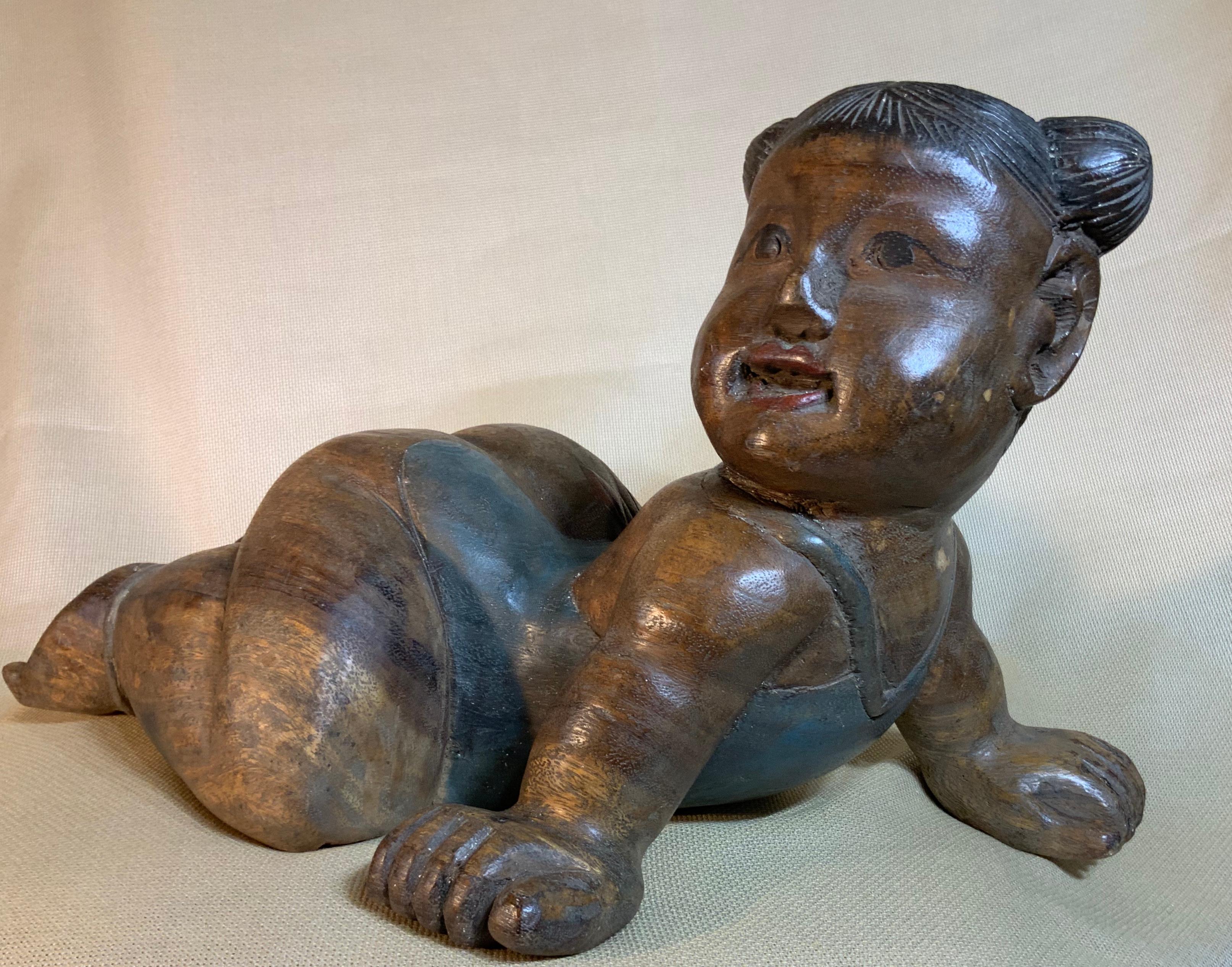 Vintage Hand geschnitzt Holz Baby Girl im Zustand „Gut“ im Angebot in Delray Beach, FL