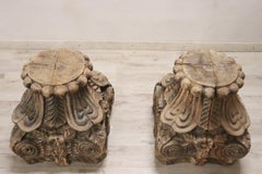 Paire de chapiteaux vintage en bois sculpté à la main