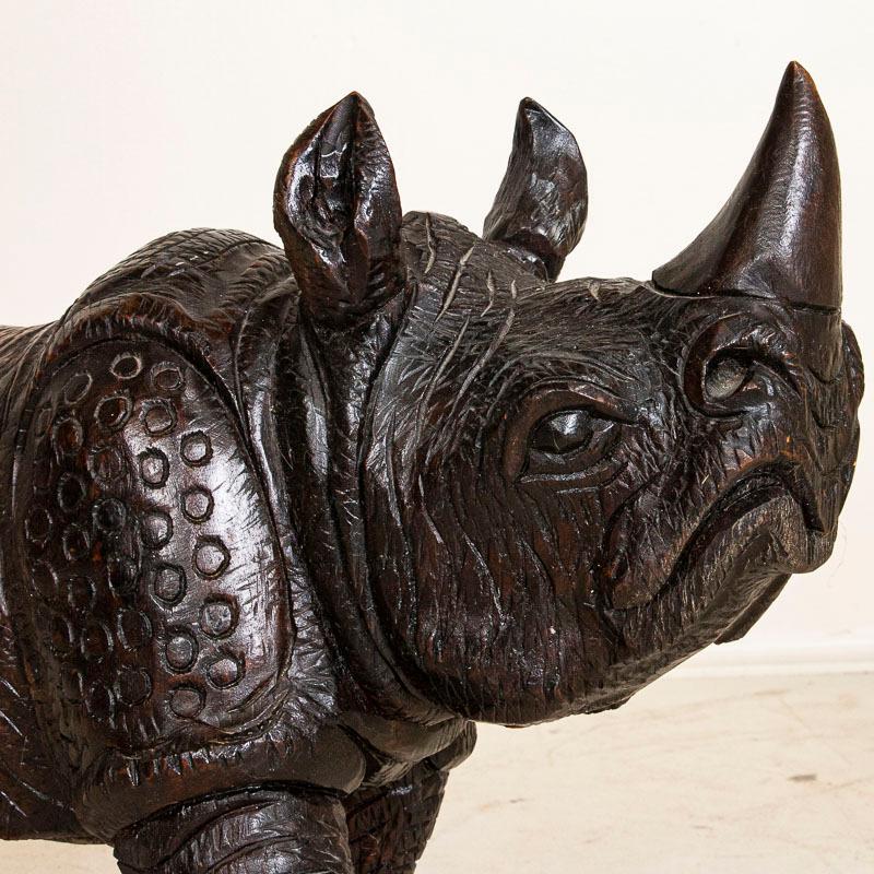 Vintage Hand geschnitzt Holzskulptur von Nashorn aus Afrika im Zustand „Gut“ in Round Top, TX
