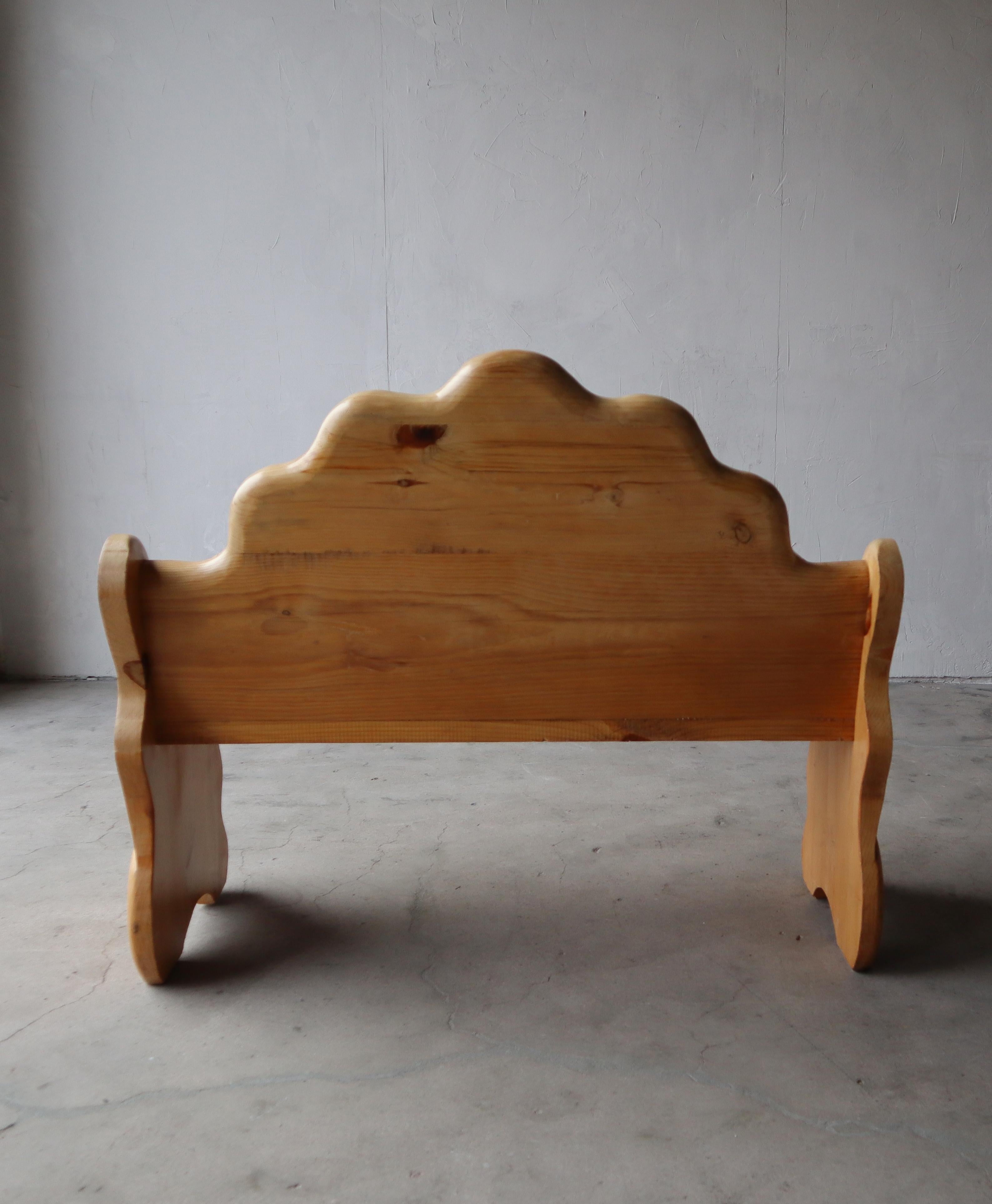 Pine Vintage Hand Carved Wood Shell Motif Bench