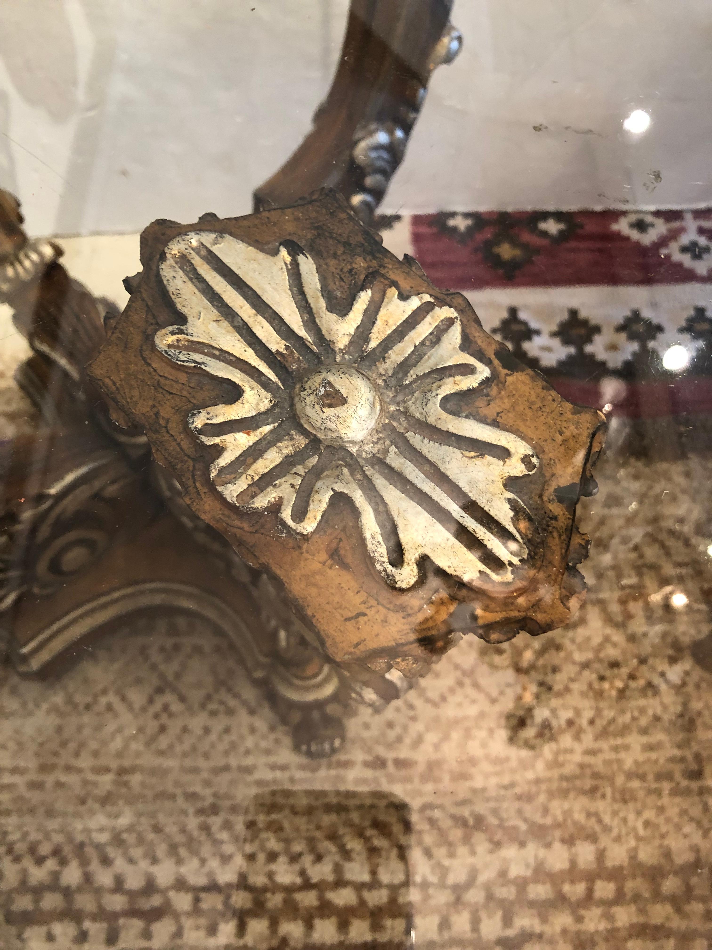 Italiano Tavolo da pranzo o da centro d'epoca in legno intagliato a mano e dorato in argento italiano in vendita