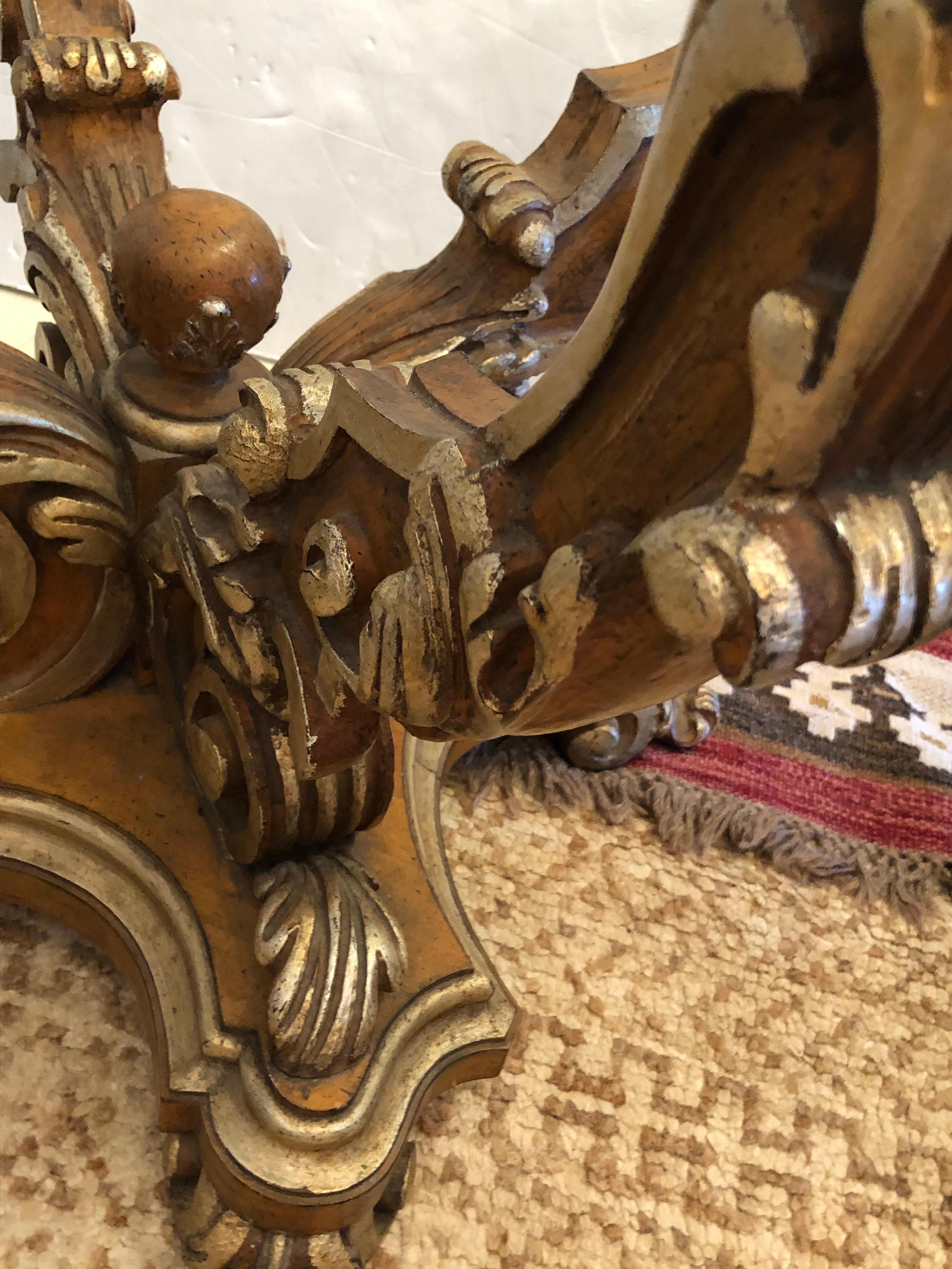 Intagliato Tavolo da pranzo o da centro d'epoca in legno intagliato a mano e dorato in argento italiano in vendita