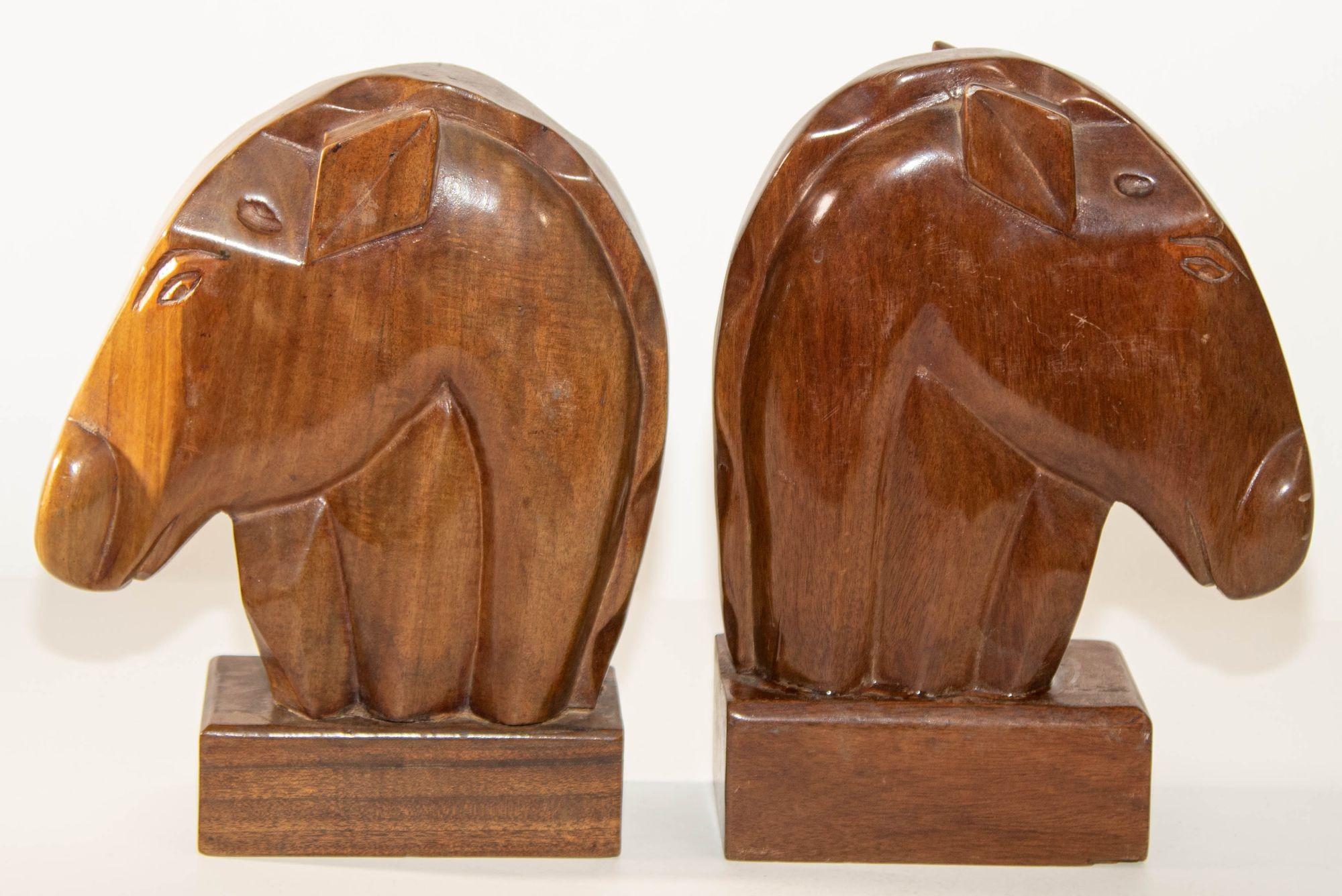 Américain Paire de serre-livres en bois sculpté à la main Art Deco à tête de cheval en vente