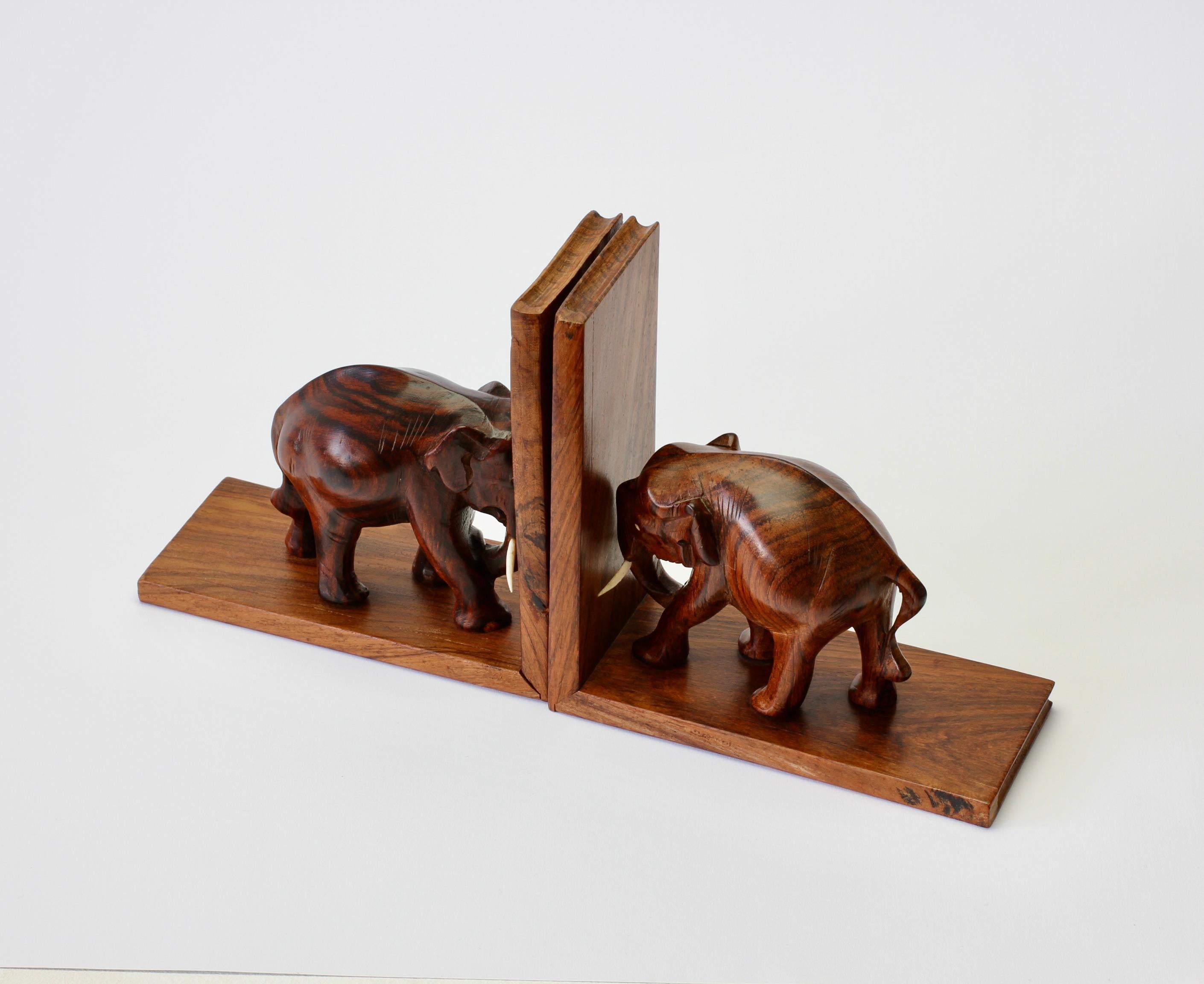 Hand Carved Wooden Book Ends with Elephant Sculptures / Figures, circa 1960s In Good Condition In Landau an der Isar, Bayern
