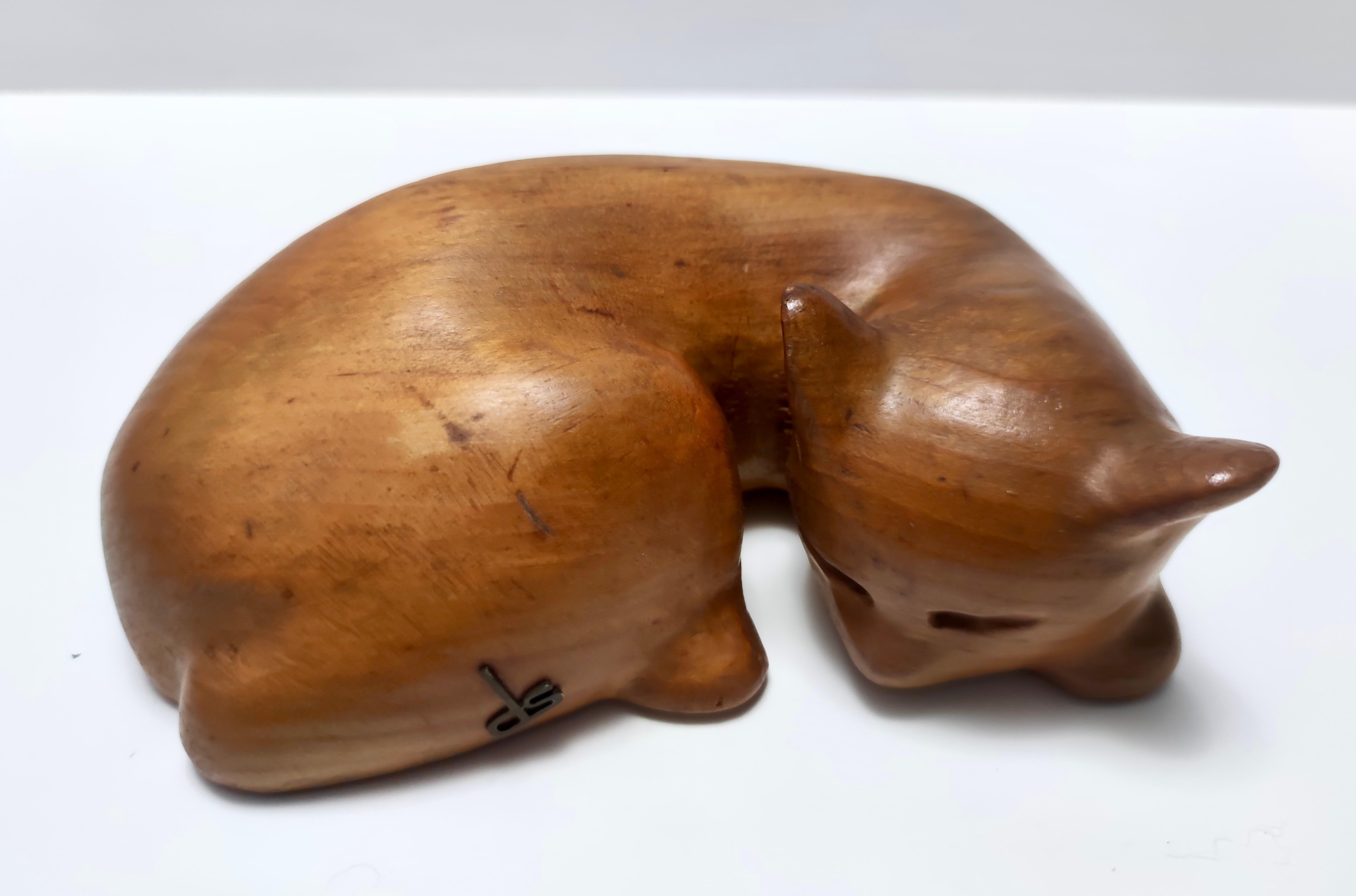 Post-Modern Vintage Hand Carved Wooden Decorative Sleeping Cat by De Stijl, Florence, Italy For Sale