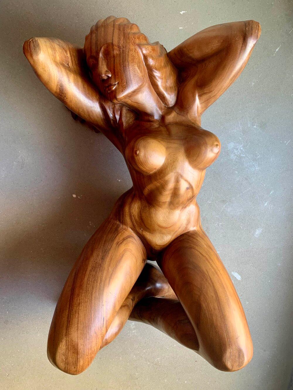 20ième siècle Vintage Hand-Carved Wooden Female Nude Sculpture Coffee Table Base en vente