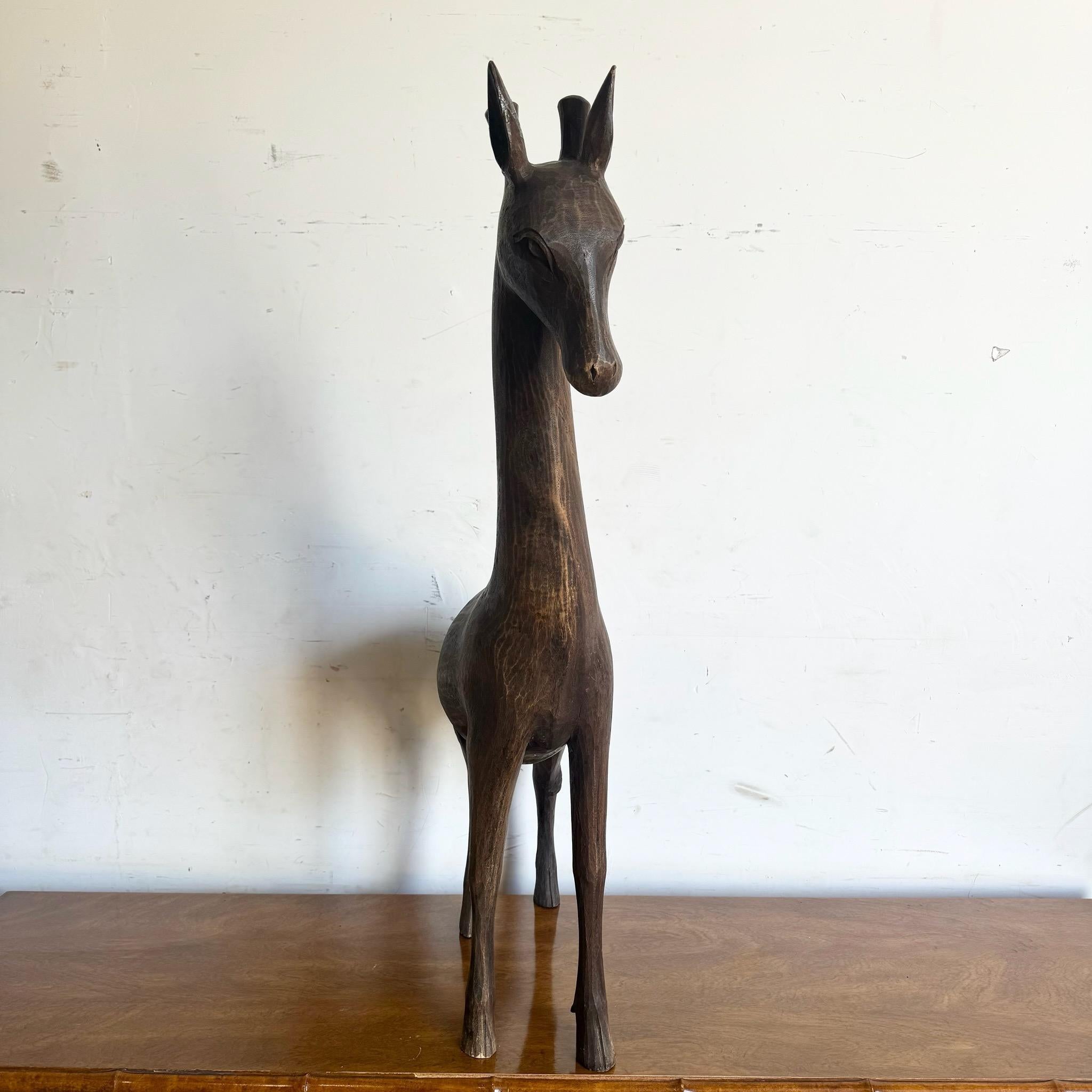 Scultura di Giraffa in legno intagliata a mano vintage in vendita 4