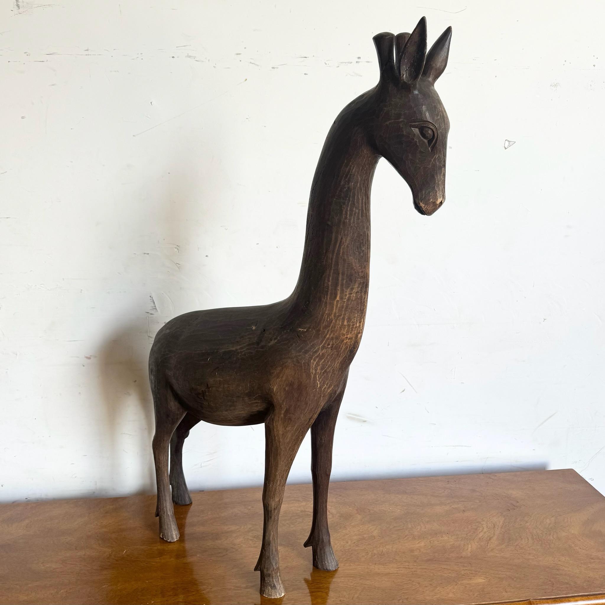 Sconosciuto Scultura di Giraffa in legno intagliata a mano vintage in vendita