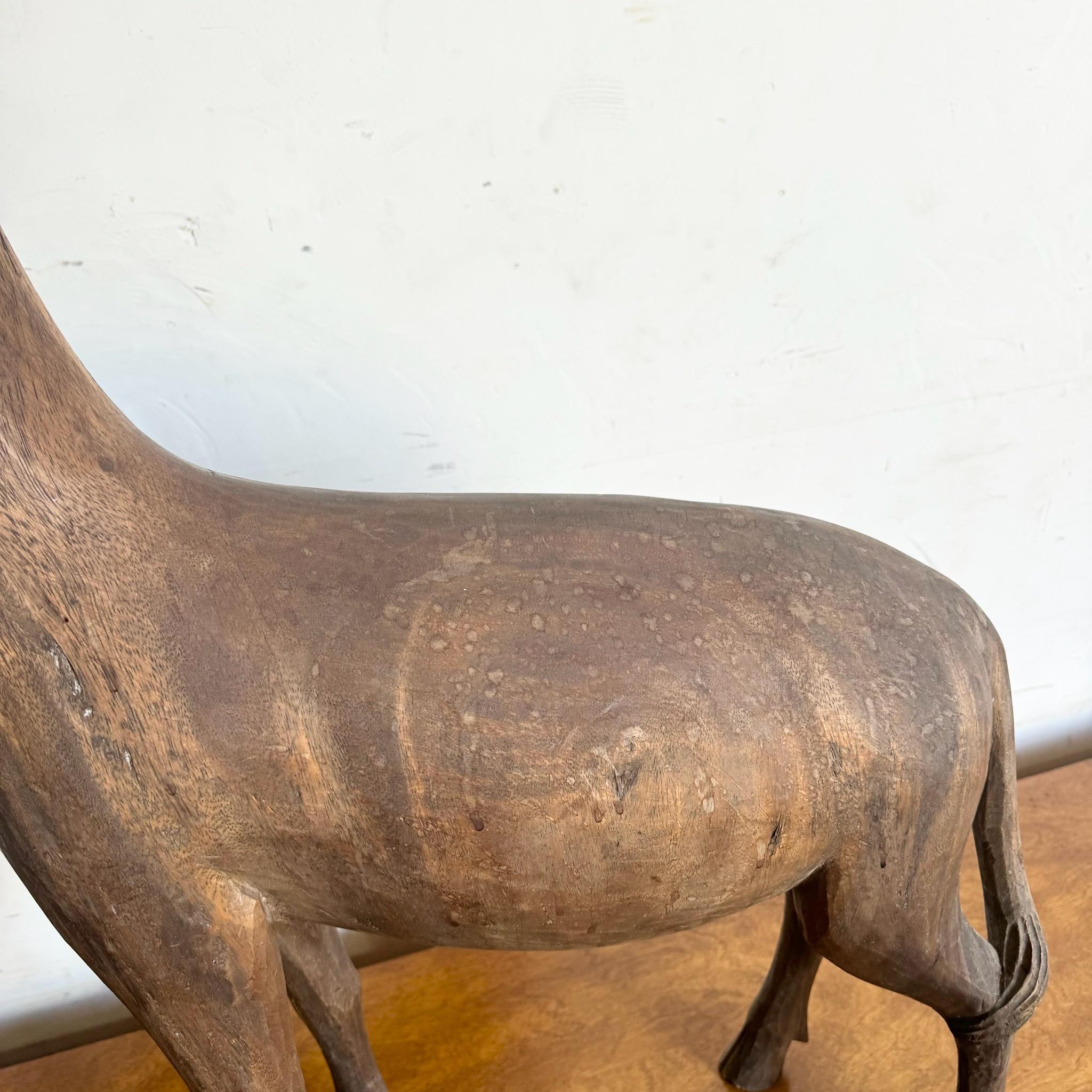 Scultura di Giraffa in legno intagliata a mano vintage in vendita 3