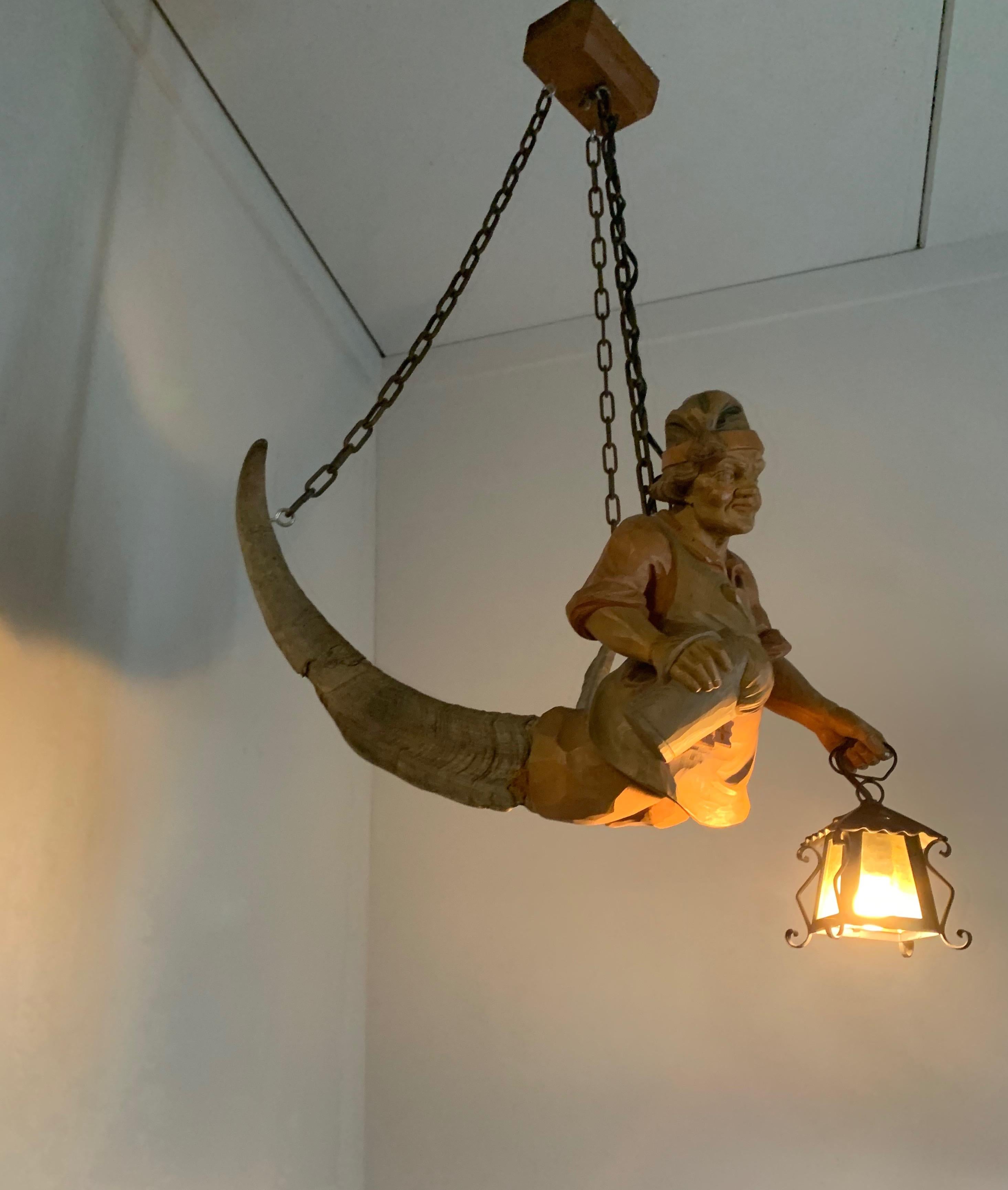 Vintage Hand Carved Wooden Lustermanchen Sculpture Chandelier W. Lantern Light In Excellent Condition In Lisse, NL