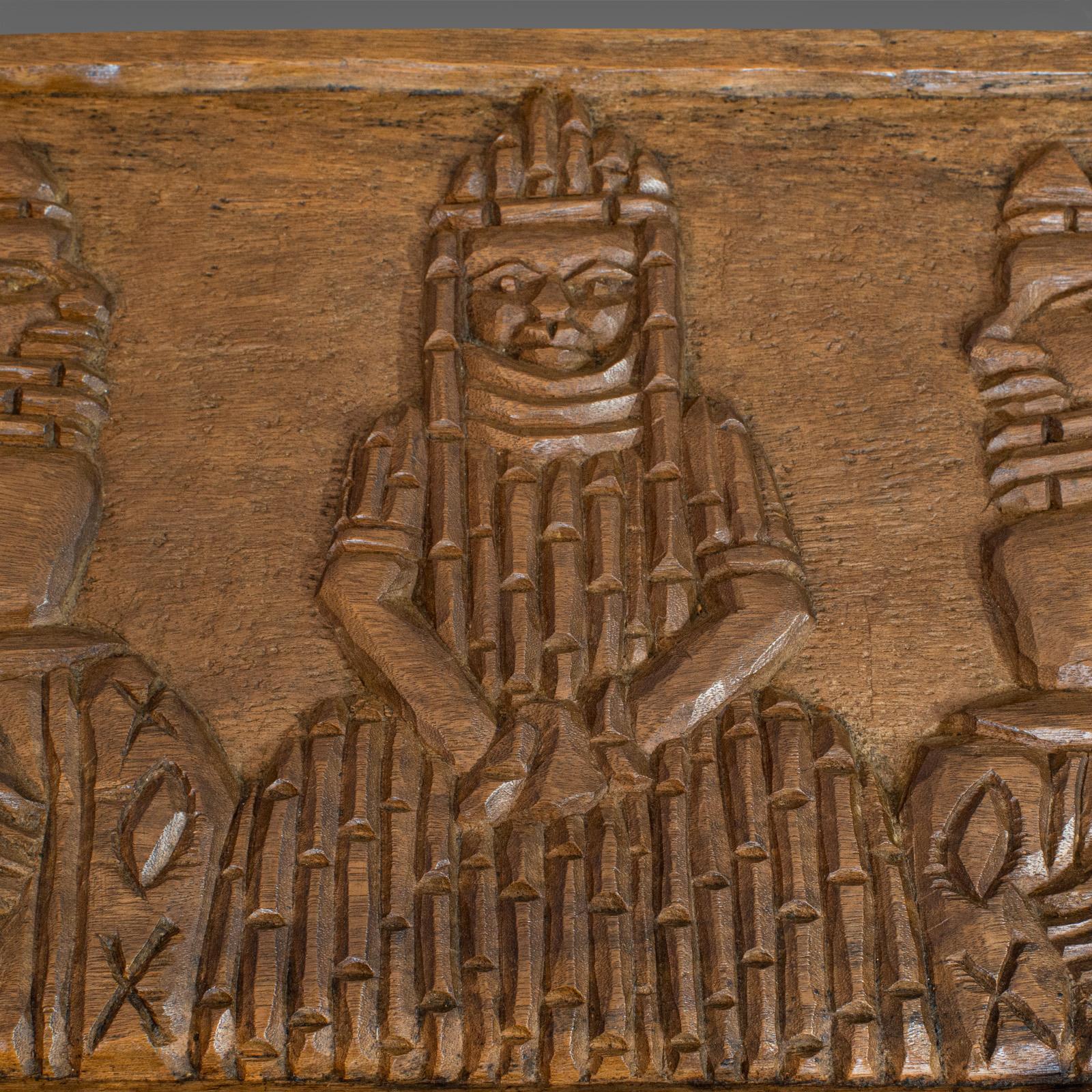 Plaque vintage en bois sculpté à la main, asiatique, bois dur, décoratif, scène tribale Bon état - En vente à Hele, Devon, GB