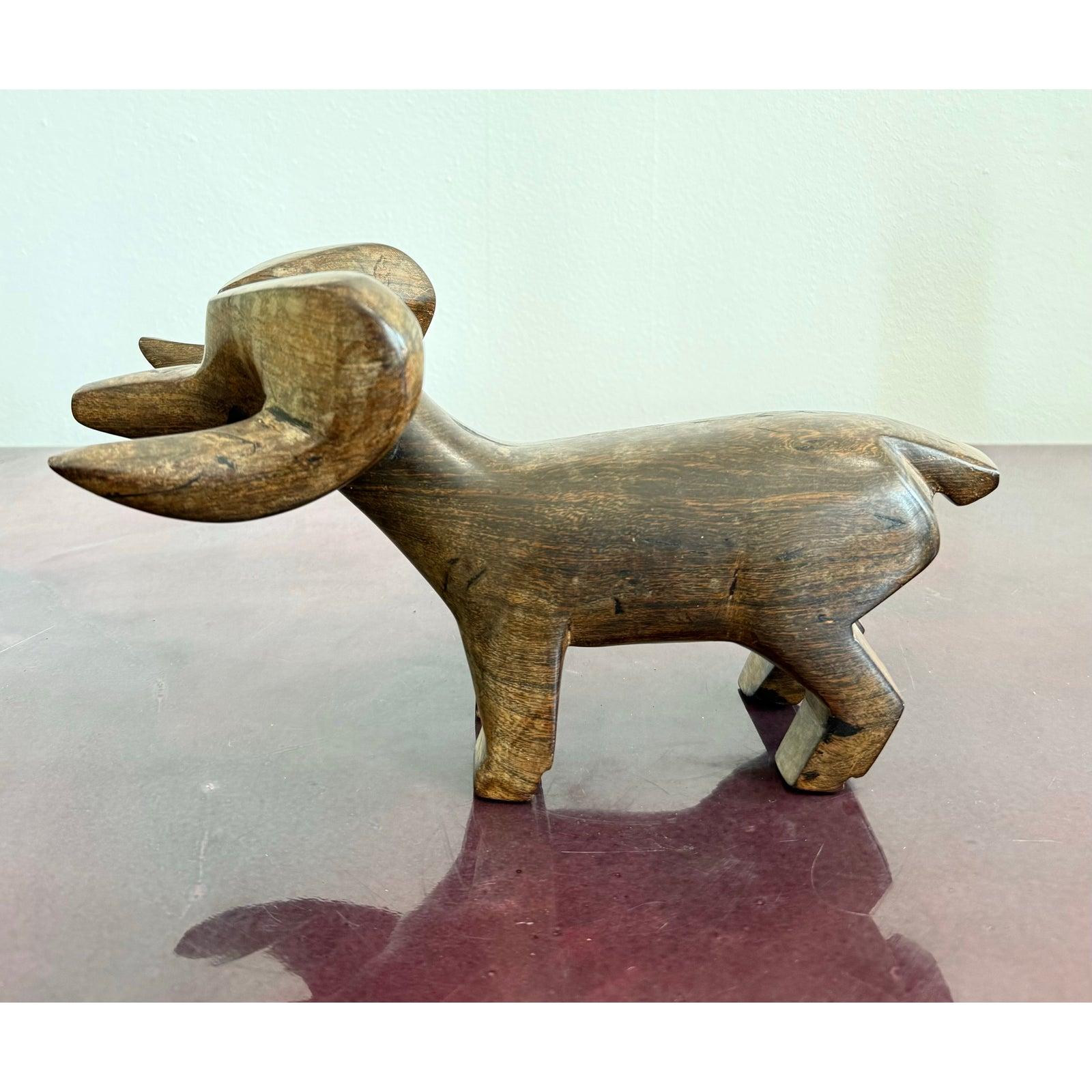 Arte popolare Figurina di ariete in legno intagliato a mano vintage in vendita