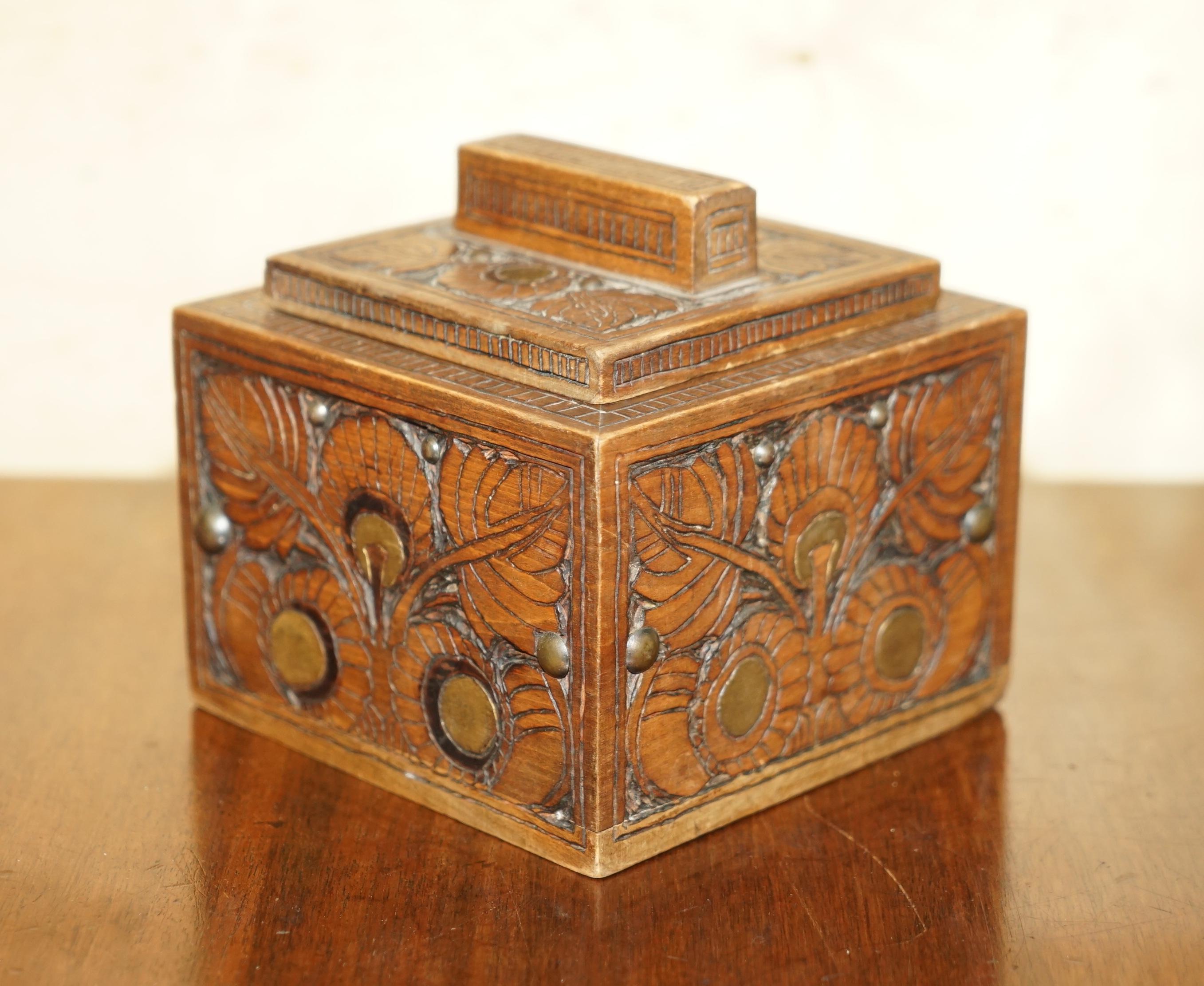 Royal House Antiques

Royal House Antiques is delighted to offer for sale this little wooden trinket box with antiqued studs and gold leaf detailing

A good little box, ideal for jewellery and so on

Condition wise we have cleaned waxed and polished