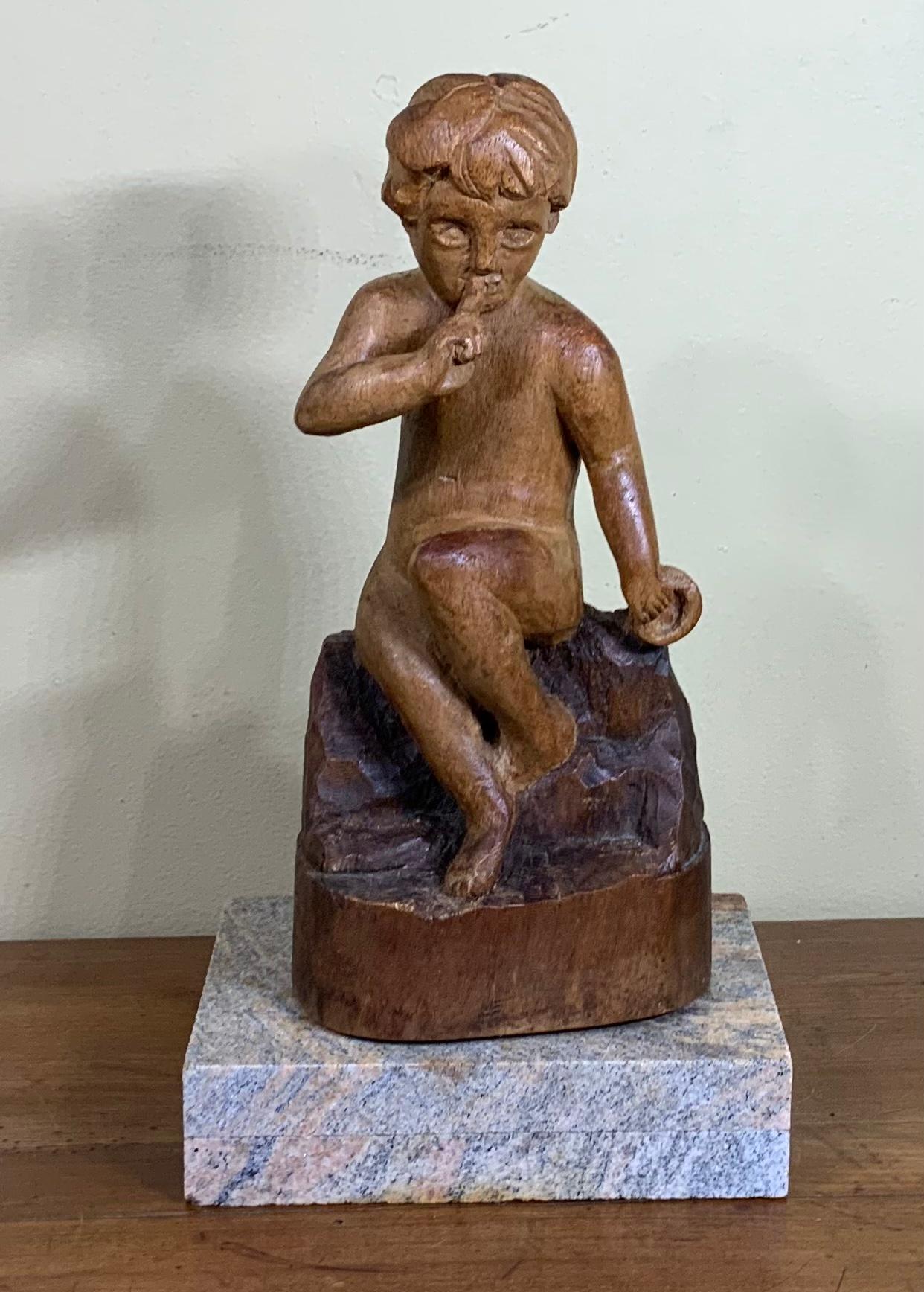 Handgeschnitzte Skulptur eines sitzenden Kindes, Vintage im Angebot 3
