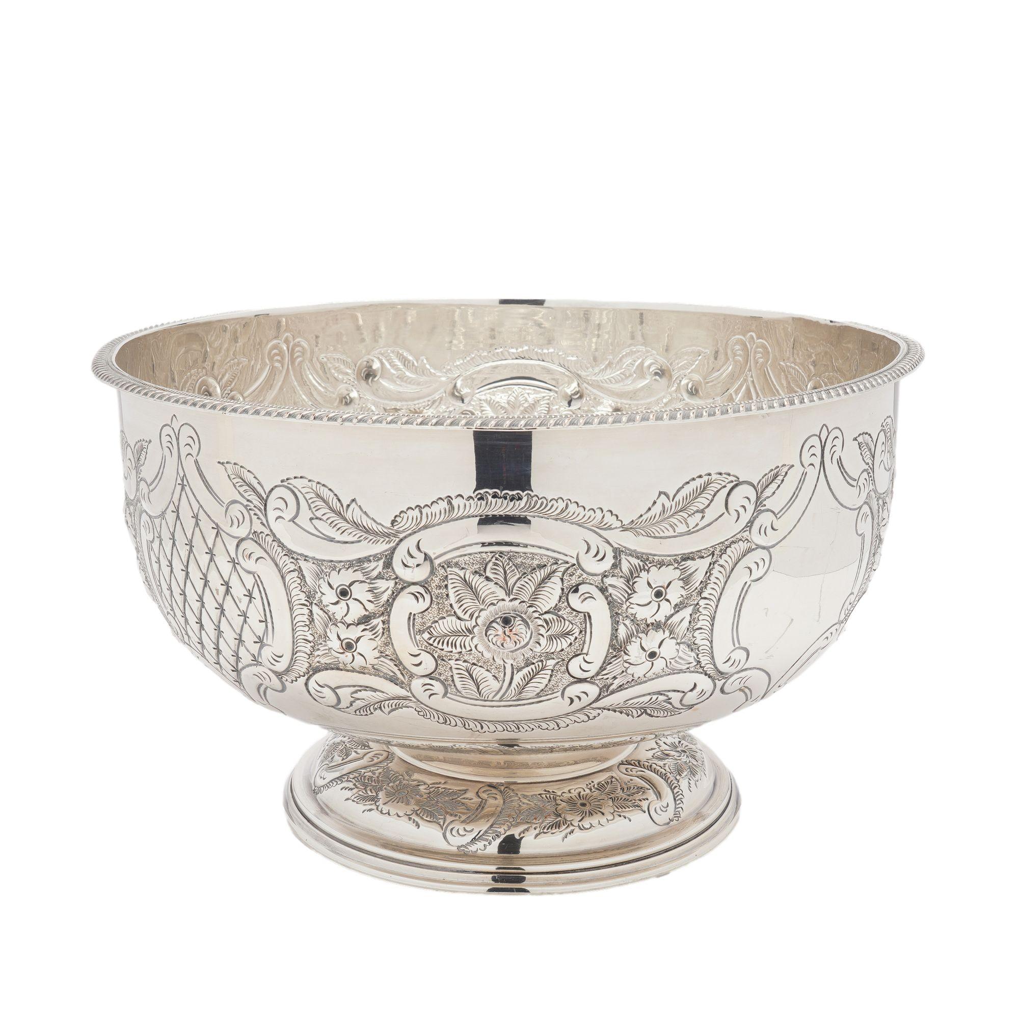 Vintage hand chased English Sheffield punch bowl & tray, c. 1900-50 In Good Condition For Sale In Kenilworth, IL