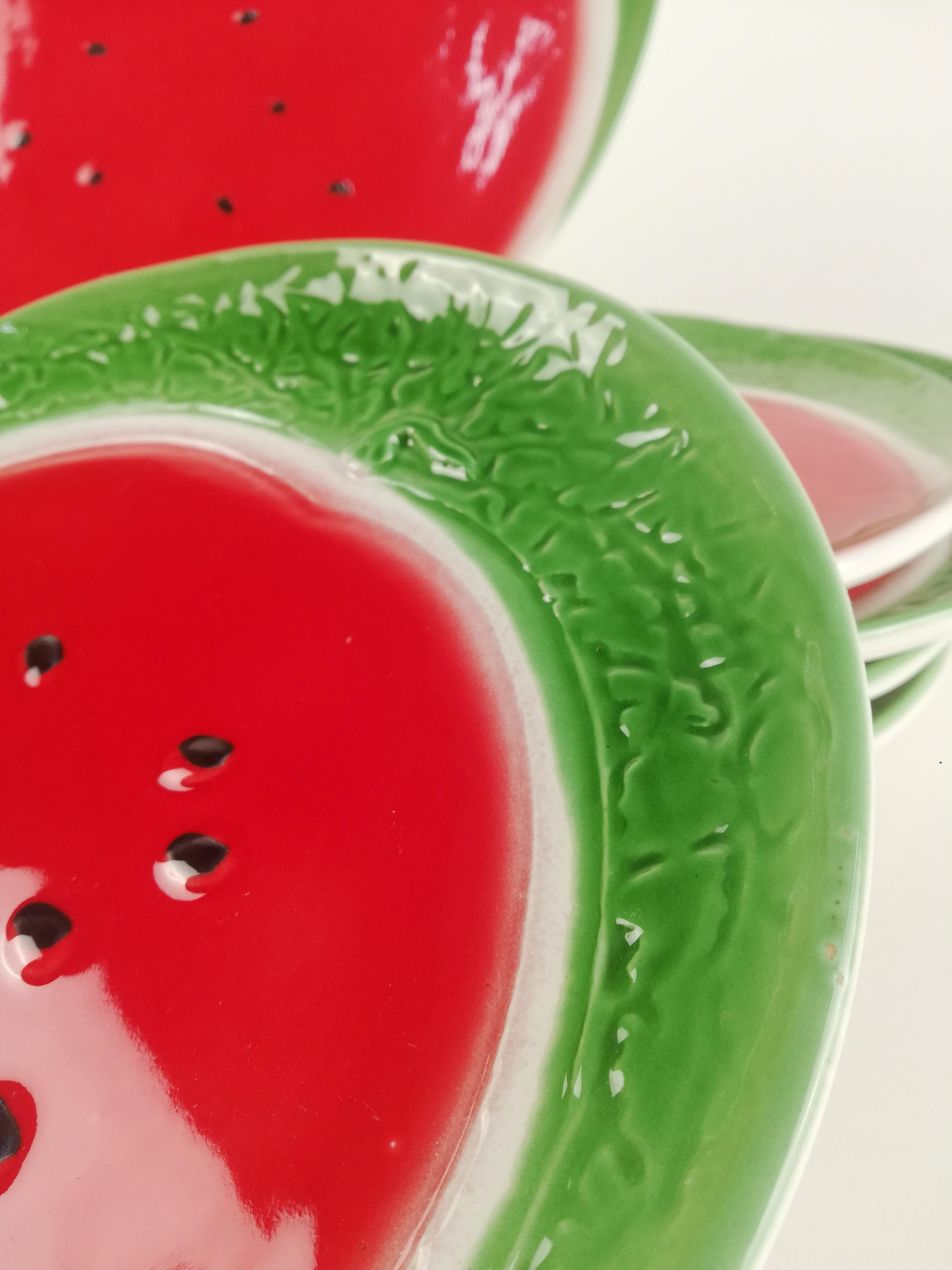 A set of midcentury tableware in the style of Rafael Bordalo Pinheiro.
A set of dishware with shape of juicy and colourful watermelons.
These pieces replicate the fruit through irregularities in the shapes, the texture of the fruit pulp, the