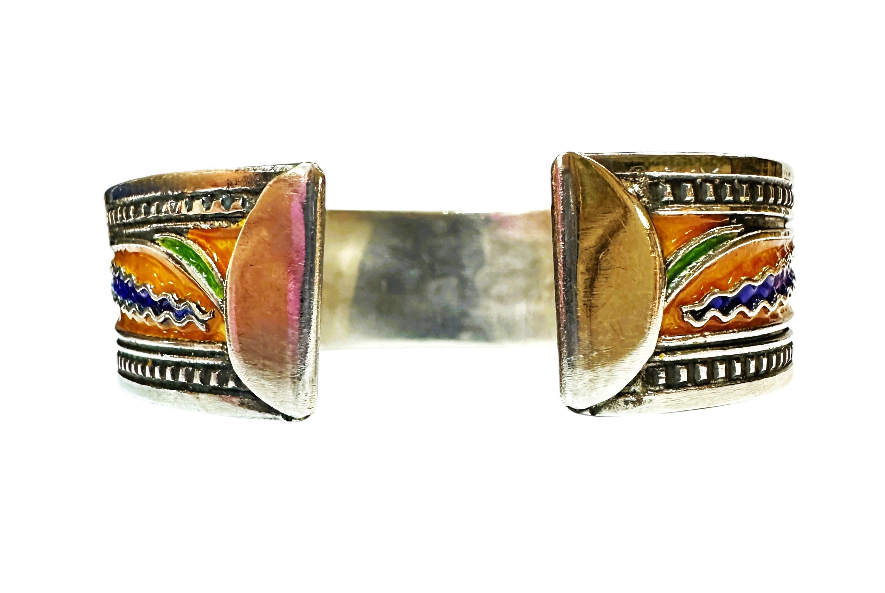Polsino d'epoca in argento sterling con smalto berbero realizzato a mano e con etichetta in vendita 4