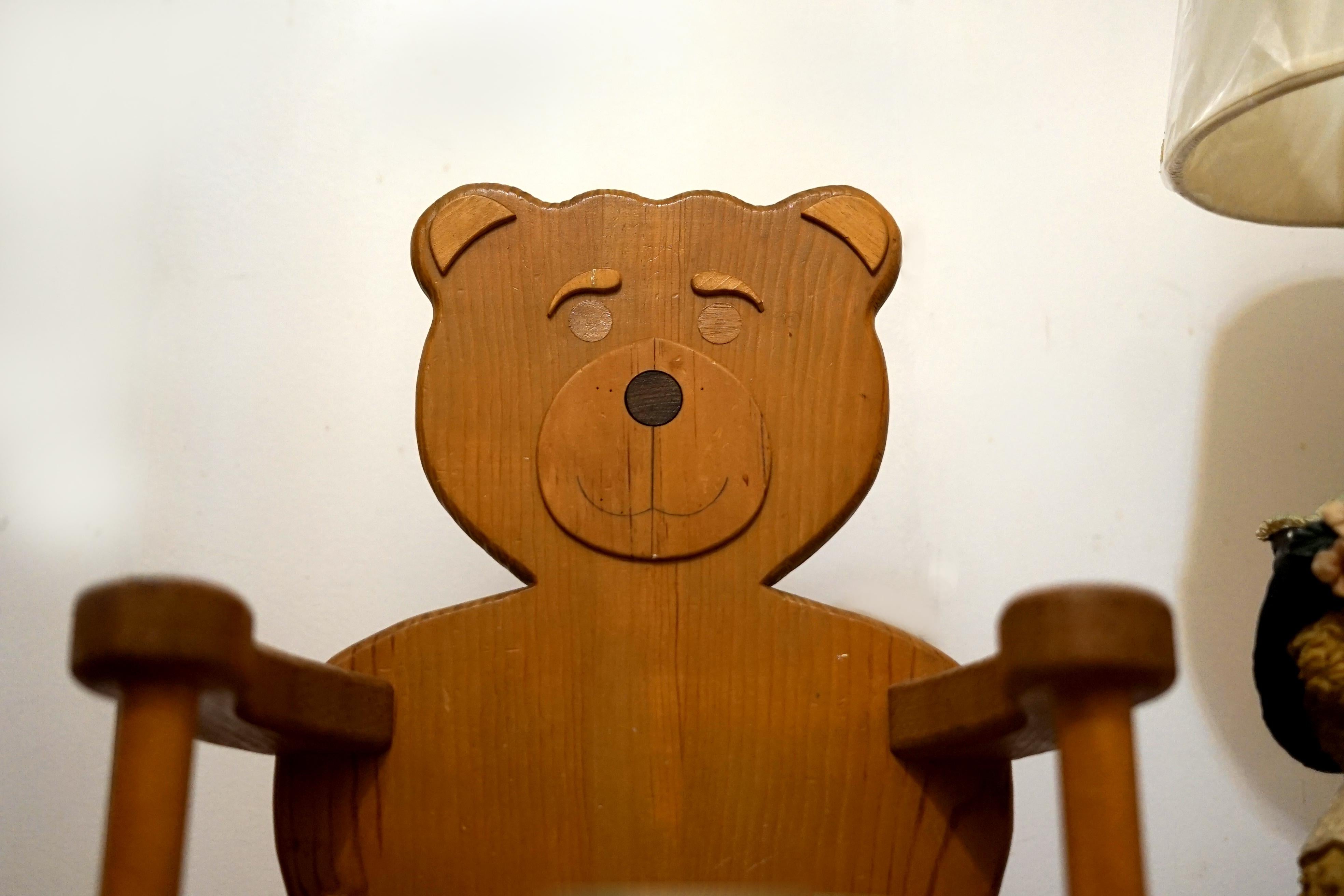 Chaise à bascule Teddy Bear pour enfant vintage fabriquée à la main et estampillée Tony Biele Bon état à Lomita, CA
