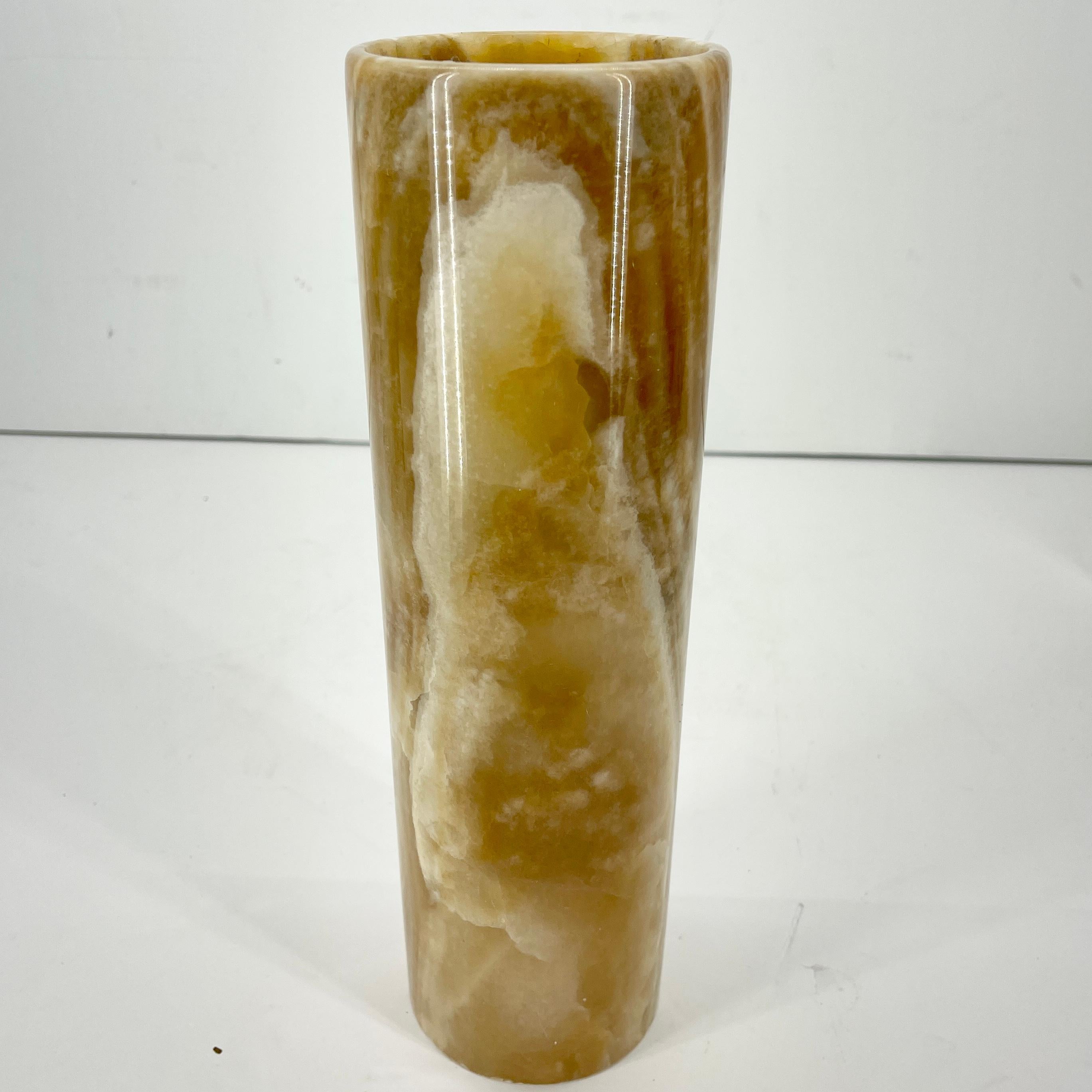 Onyx Vase décoratif cylindrique fabriqué à la main, Italie, années 1970 en vente
