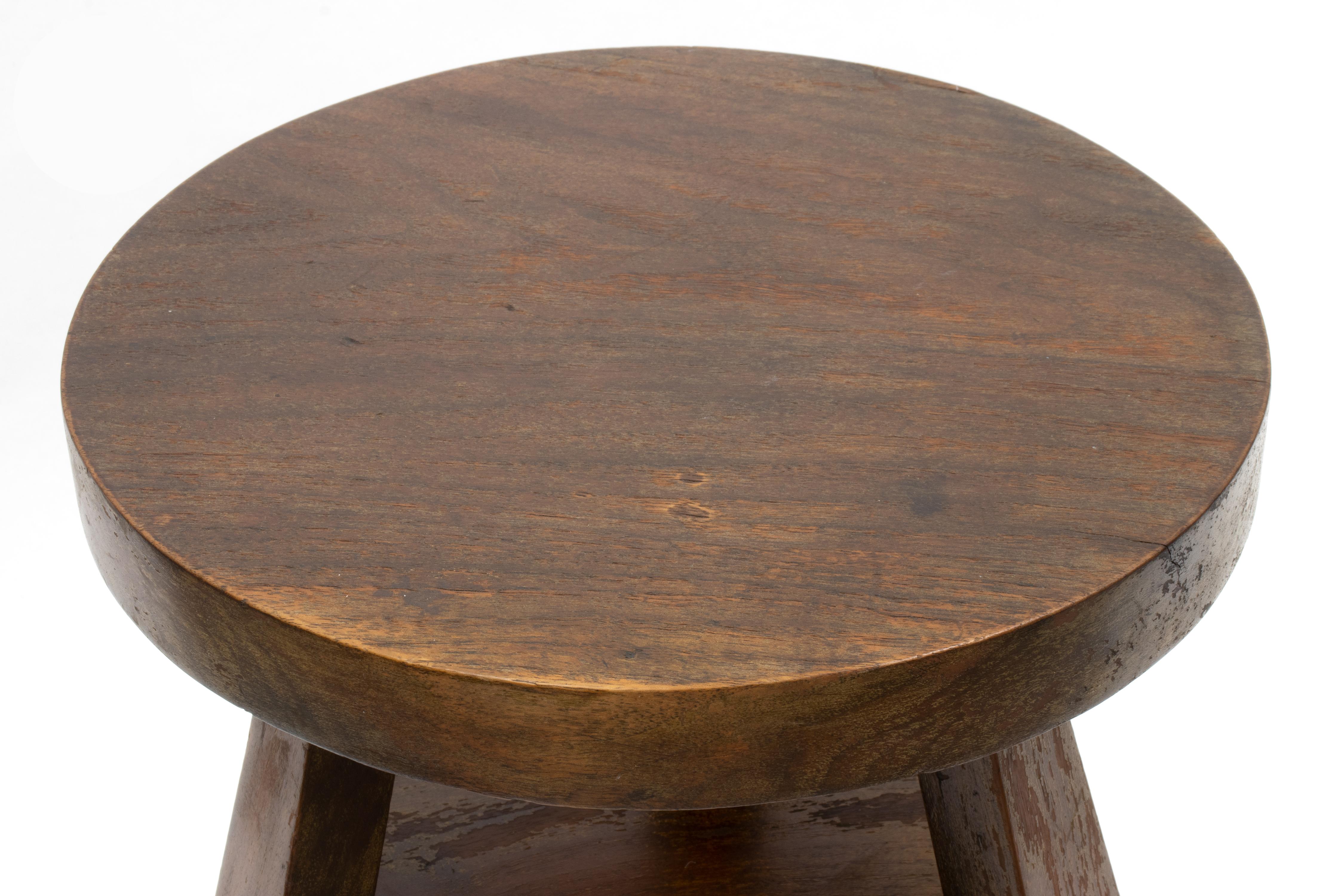 Taburete / Mesa Trípode Vintage de nogal macizo hecho a mano Artes y manualidades en venta