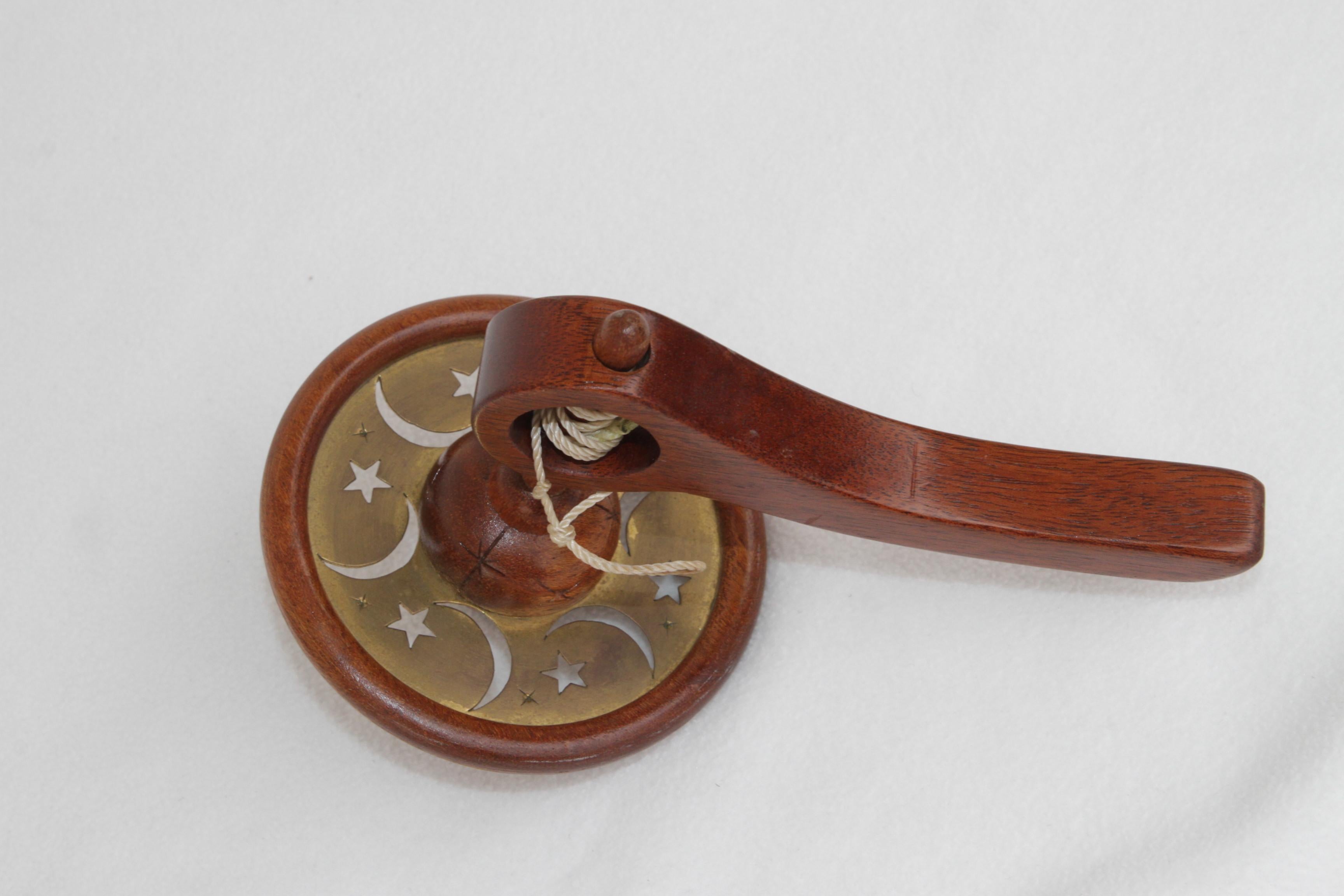 Vintage Hand Cranked Wooden Toy w Pull String In Excellent Condition For Sale In Pasadena, TX