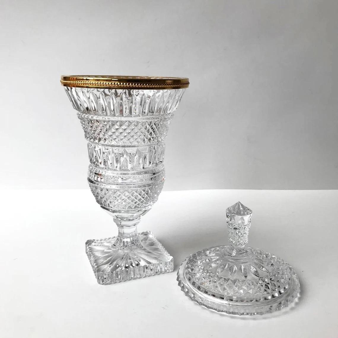 Vintage Hand Cut Crystal Vase with Lid In Excellent Condition In Bastogne, BE