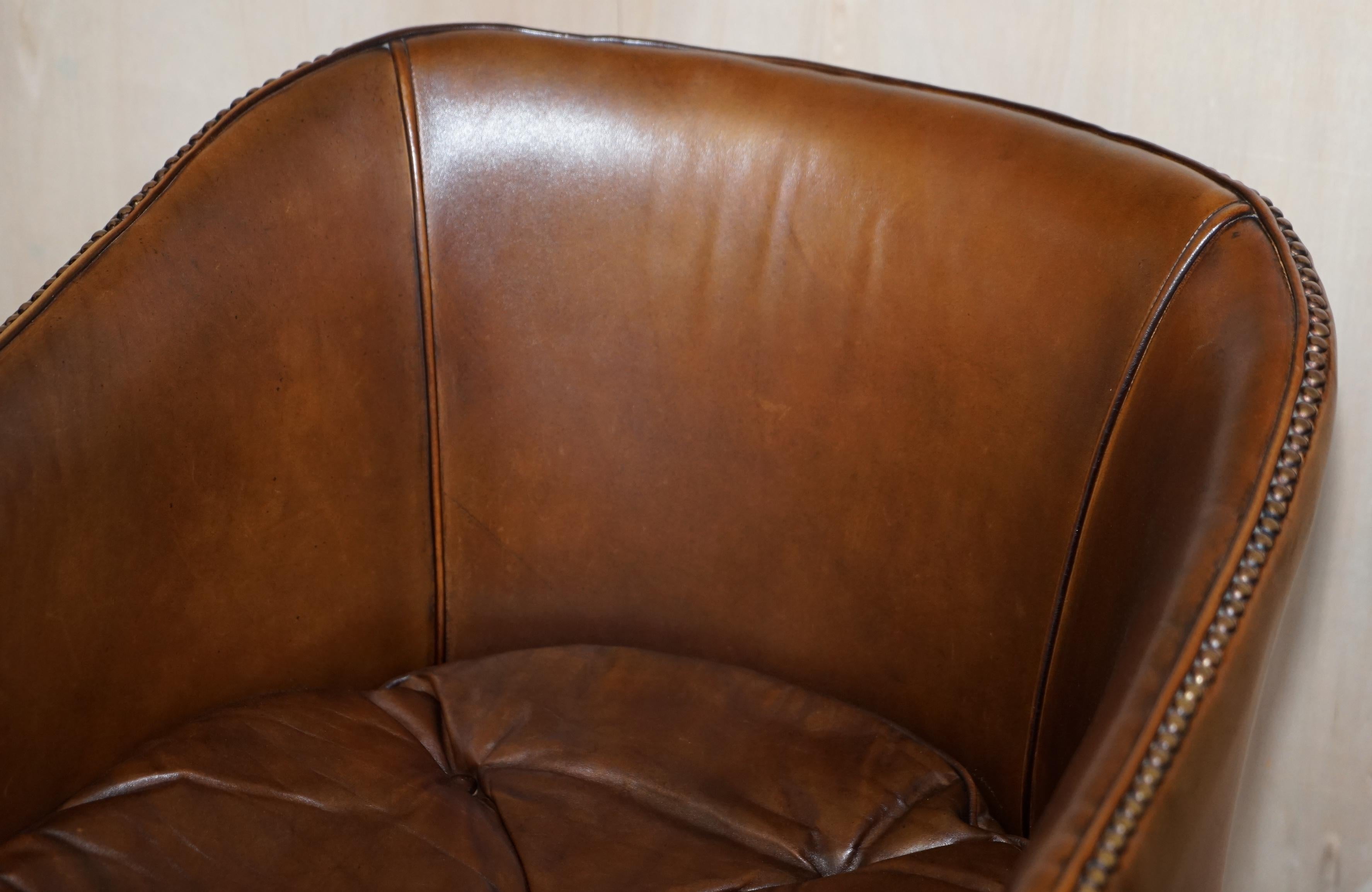 Victorien Vintage Hand Dyed Aged Brown Captains Armchair Swivel Leather Chesterfield Seat en vente