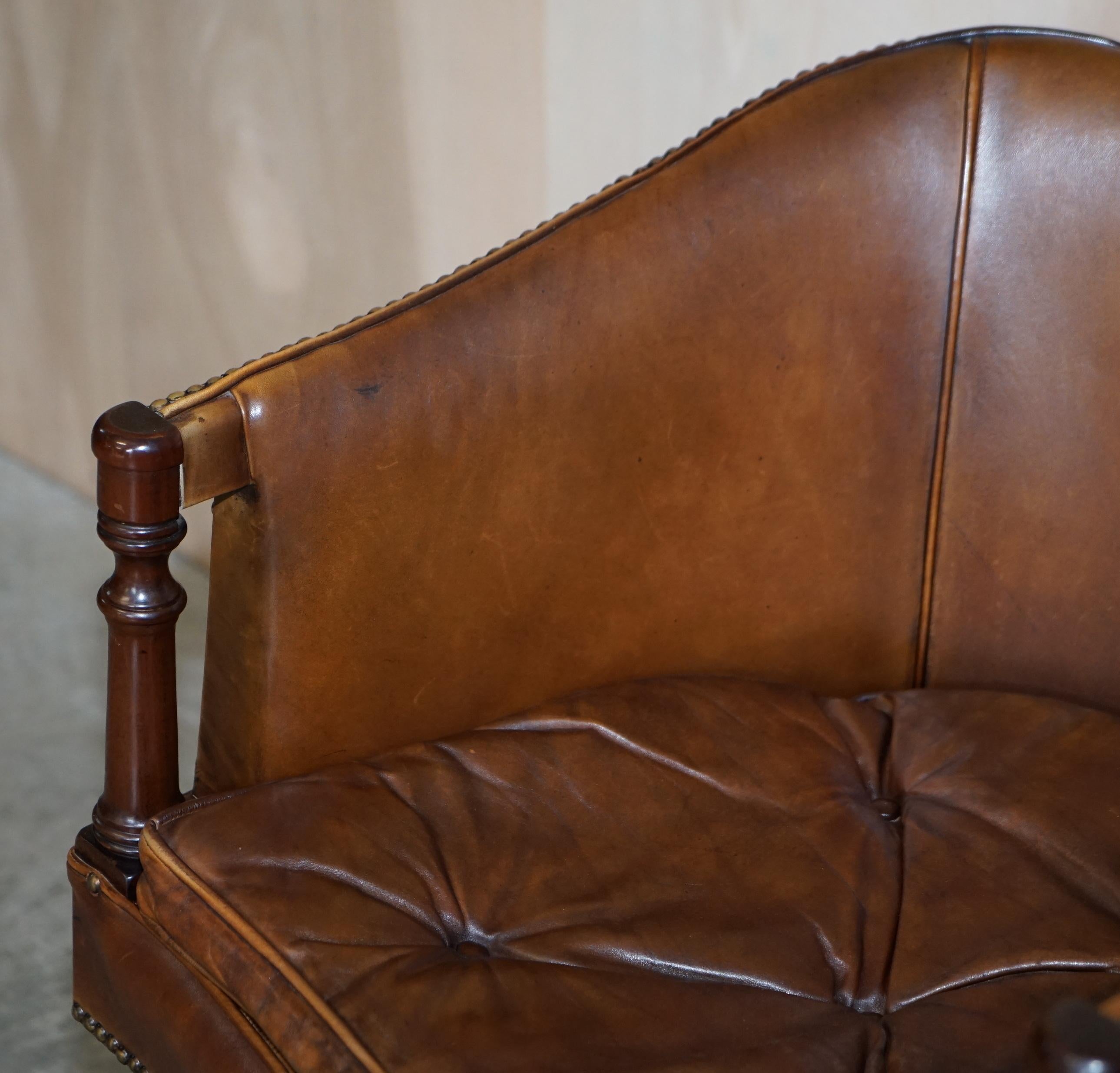 Anglais Vintage Hand Dyed Aged Brown Captains Armchair Swivel Leather Chesterfield Seat en vente