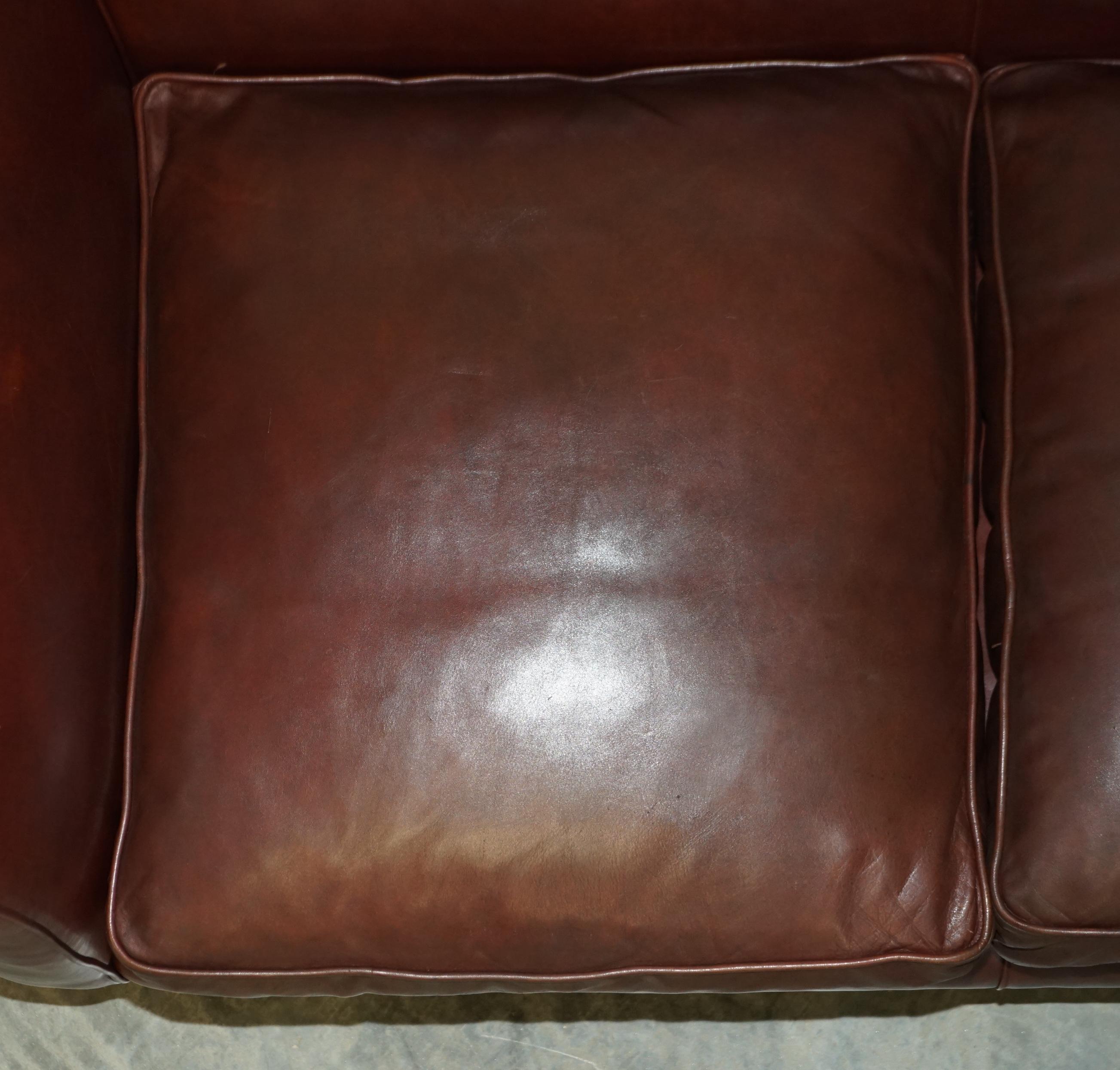 ViNTAGE DYED BROWN LEATHER ART DECO THREE SEAT SOFA FEATHER FILLED SEAT en vente 7
