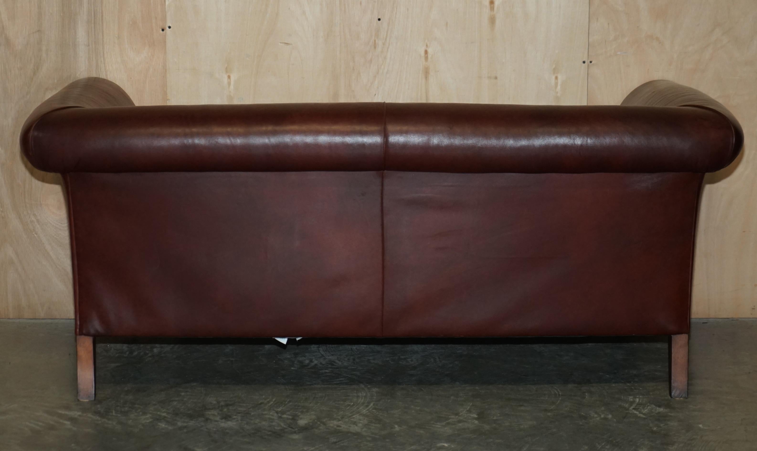 ViNTAGE DYED BROWN LEATHER ART DECO THREE SEAT SOFA FEATHER FILLED SEAT en vente 11