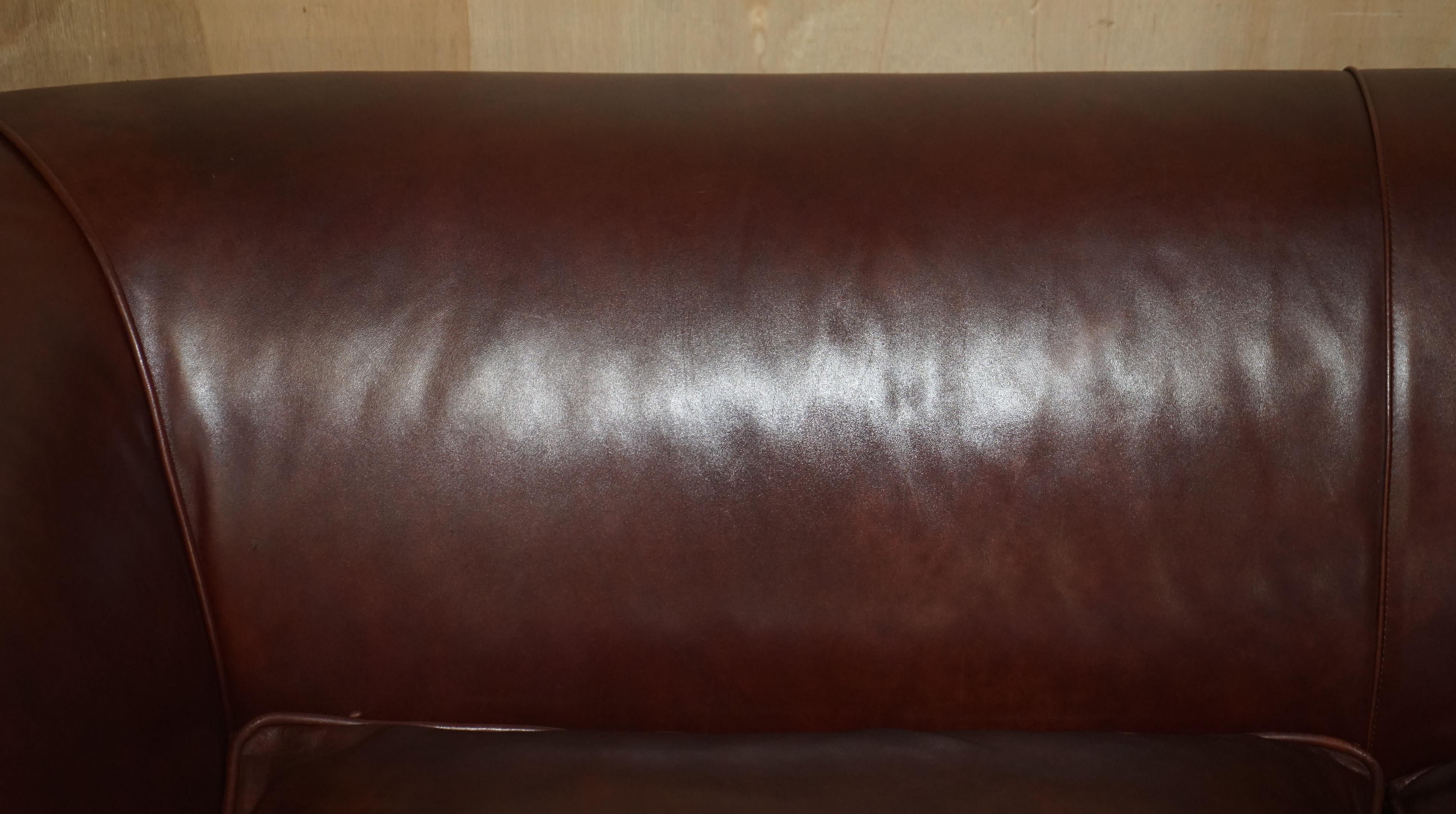 Fait main ViNTAGE DYED BROWN LEATHER ART DECO THREE SEAT SOFA FEATHER FILLED SEAT en vente