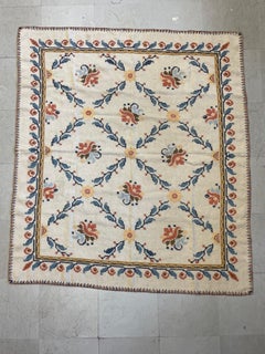 Tappeto vintage ricamato a mano, forse in lana e lino, di arte popolare floreale