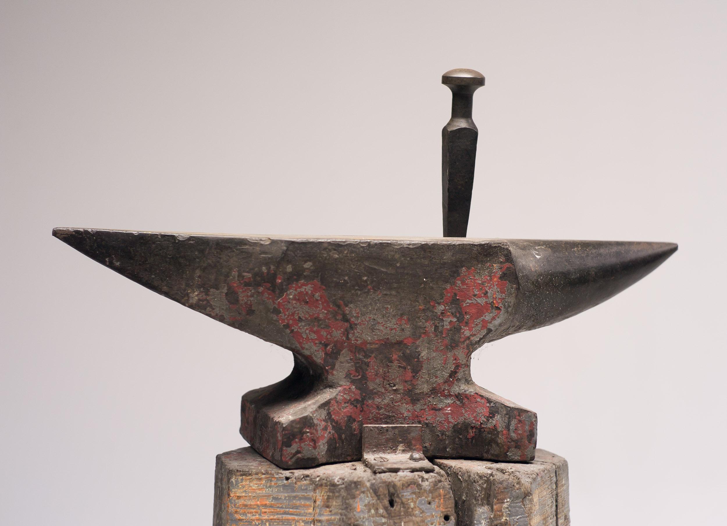 Vintage Hand Forged Iron Locksmith Anvil on a Wooden Base In Good Condition In Dronten, NL