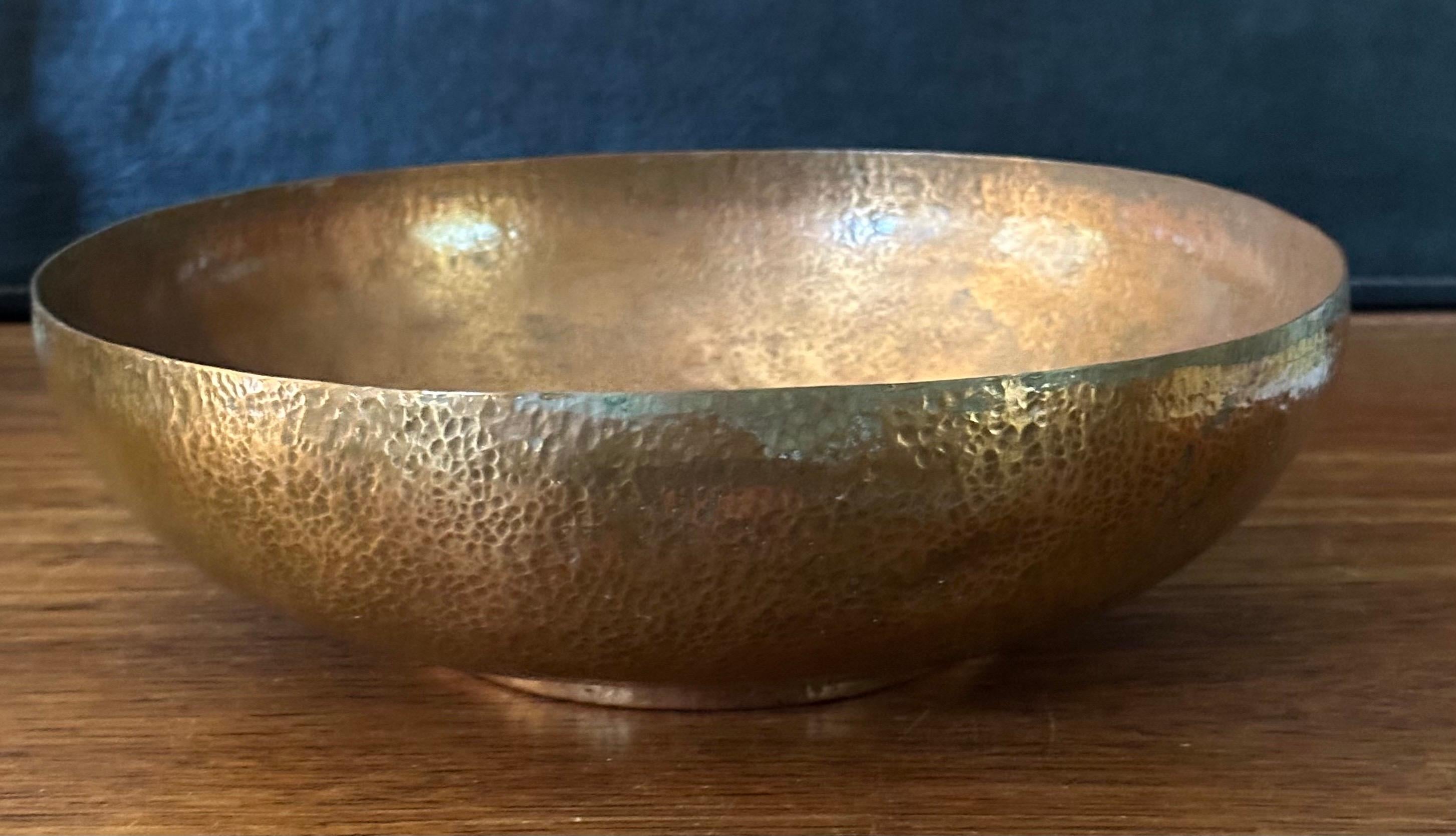 Centro de mesa o frutero artesanal vintage martillado a mano en cobre en Bueno Estado en San Diego, CA