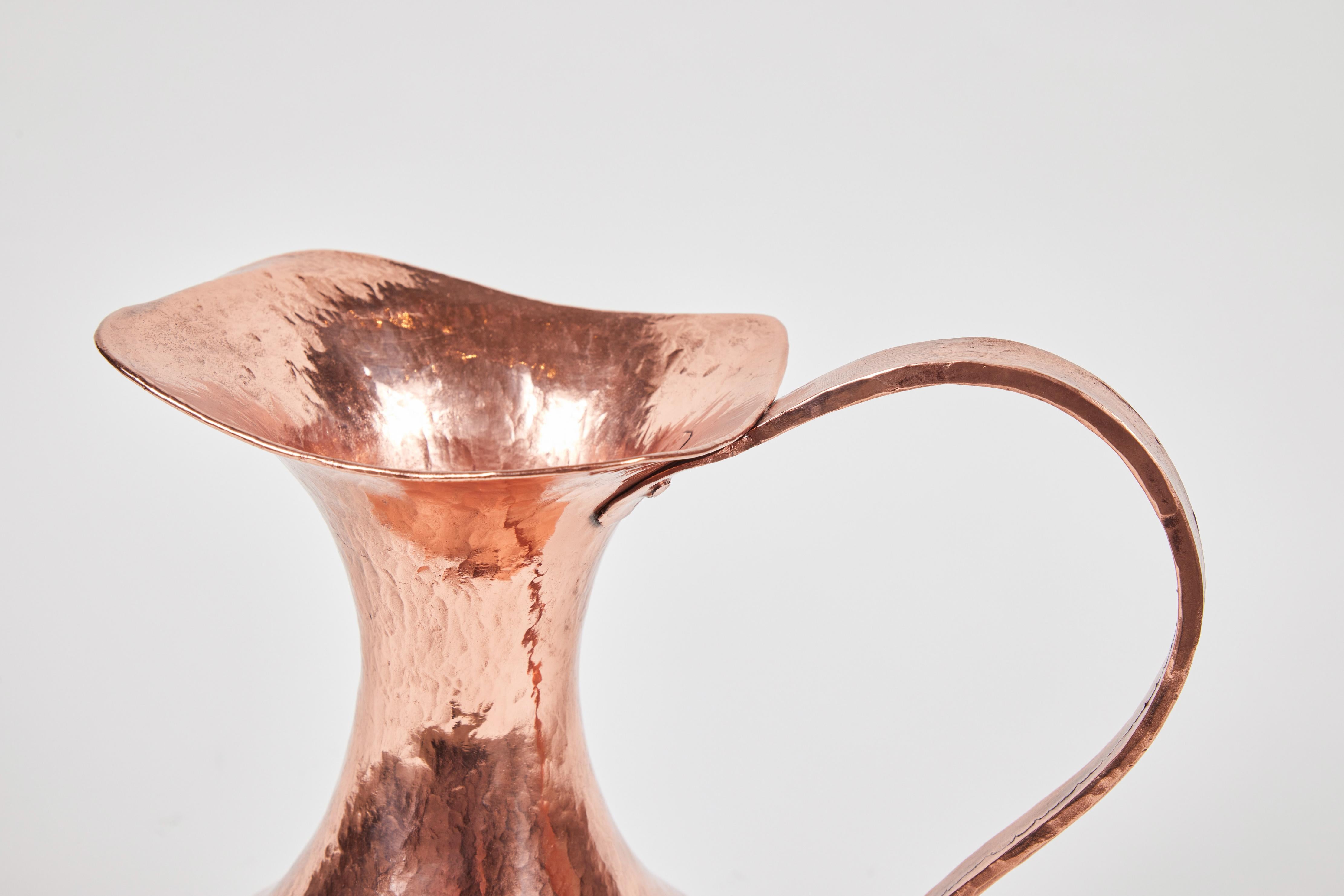 Vintage Hand Hammered Copper Pitcher In Excellent Condition In Pasadena, CA