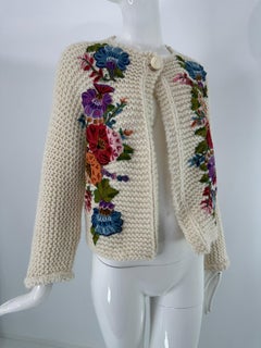 Vintage Hand Knit Cream Floral Applique Sweater Single Button Closure 1960s S-M