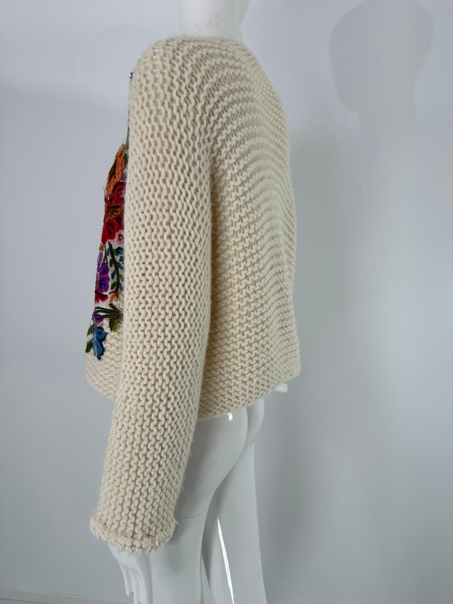 Maglione d'epoca lavorato a mano a maglia con applique floreali a un bottone 1960 S.I.M. in vendita 2