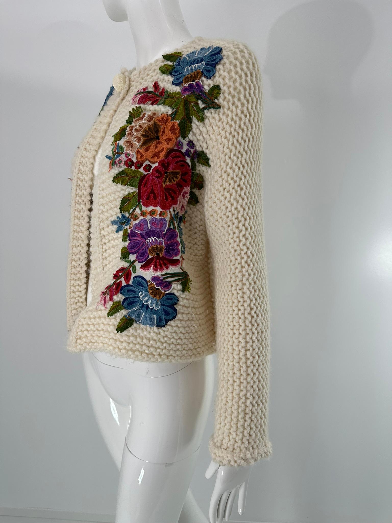 Maglione d'epoca lavorato a mano a maglia con applique floreali a un bottone 1960 S.I.M. in vendita 4