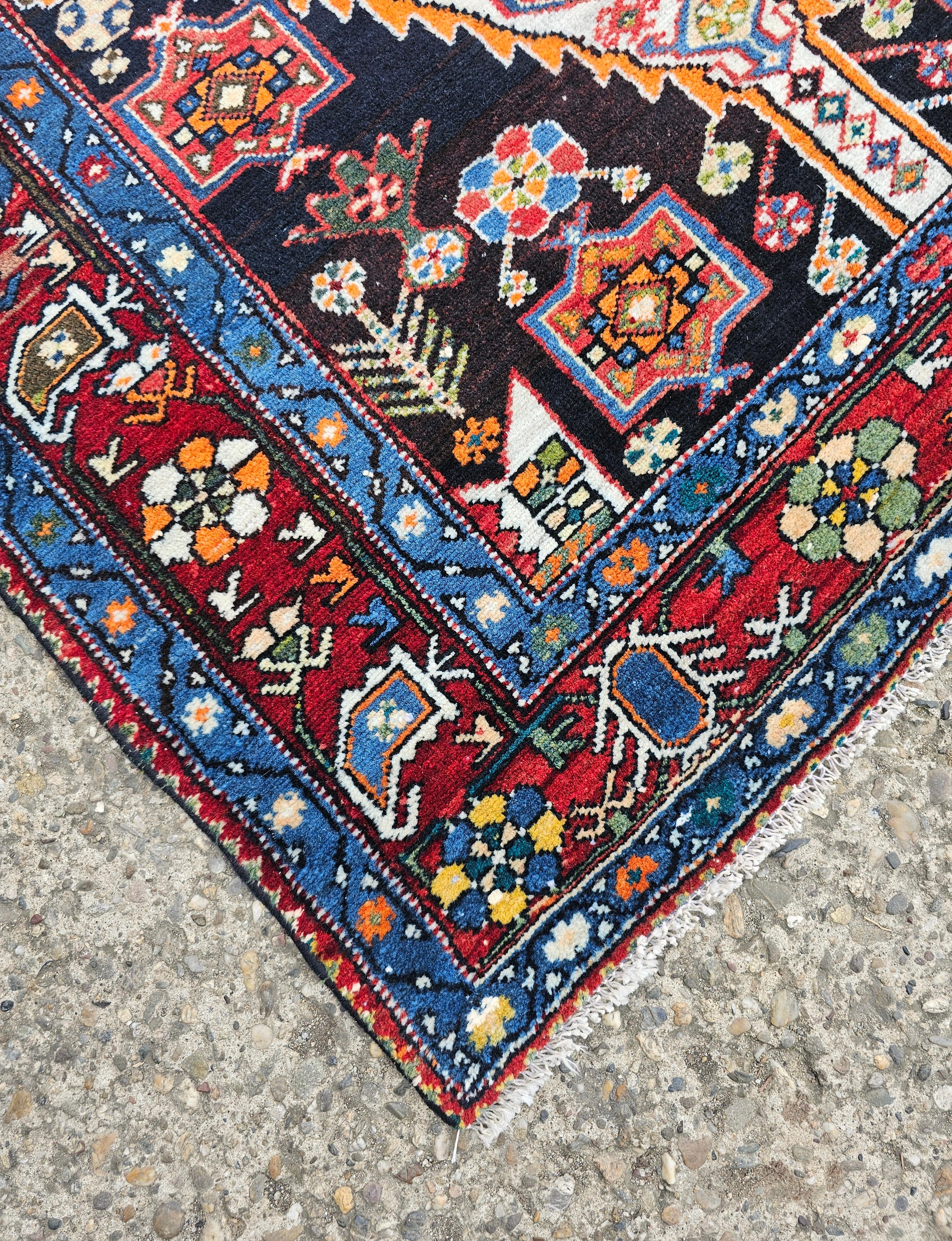 Tapis persan Saveh noué à la main, province de Markazi, Iran, années 1940 Bon état - En vente à Beograd, RS