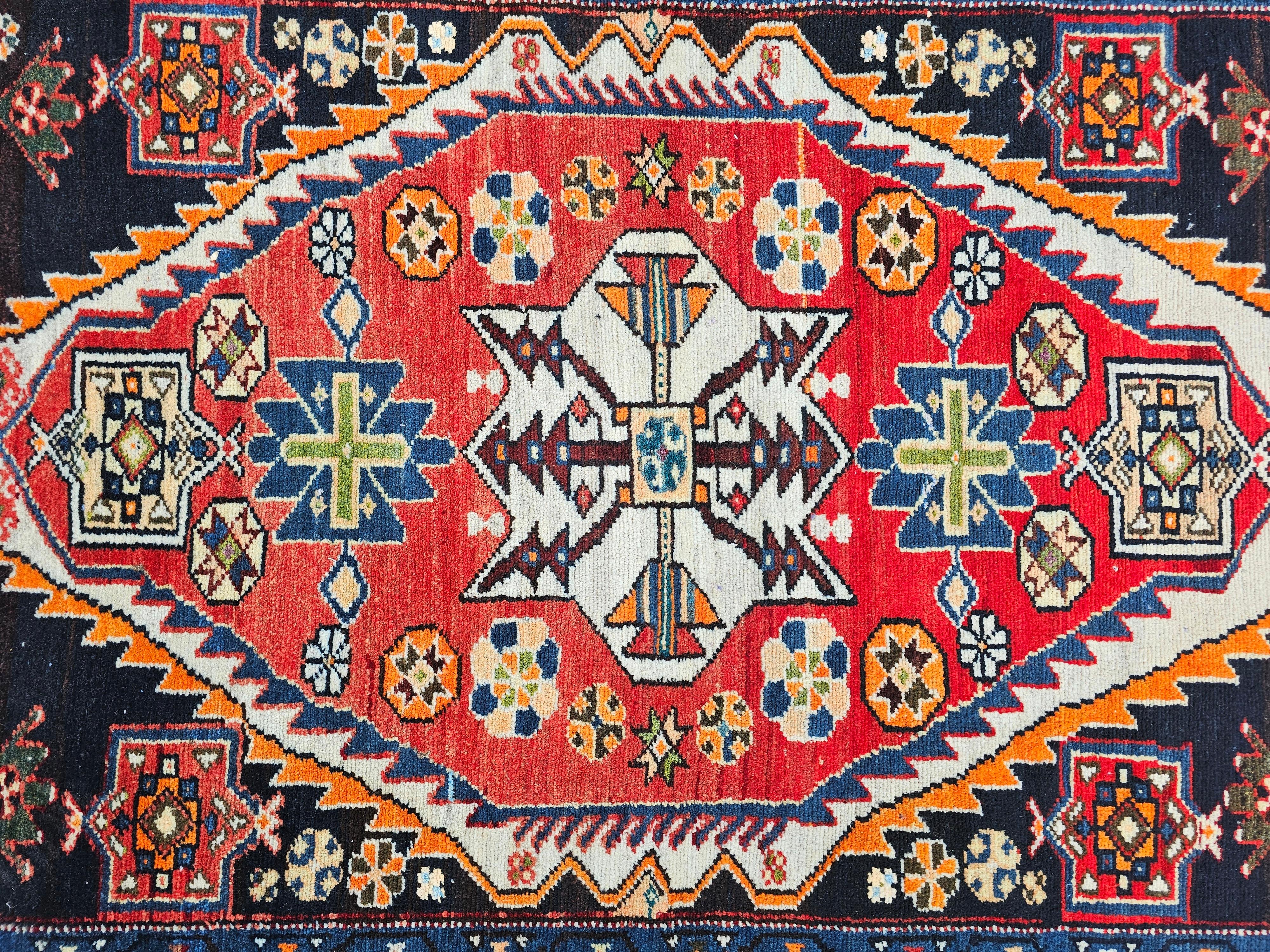 Laine Tapis persan Saveh noué à la main, province de Markazi, Iran, années 1940 en vente