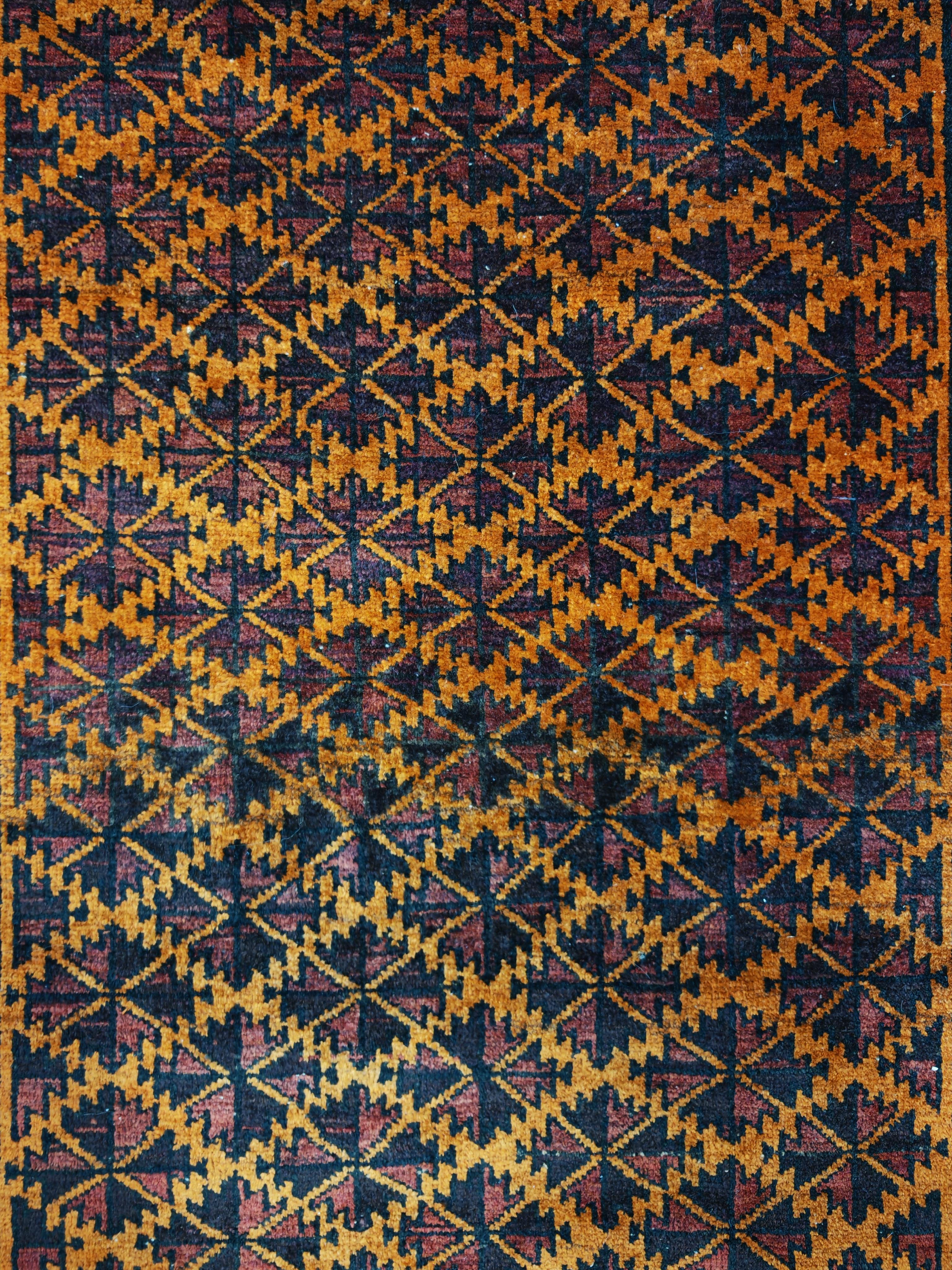 Tapis vintage noué à la main Baluchs, motif géométrique, teintures naturelles, Afghanistan en vente 4