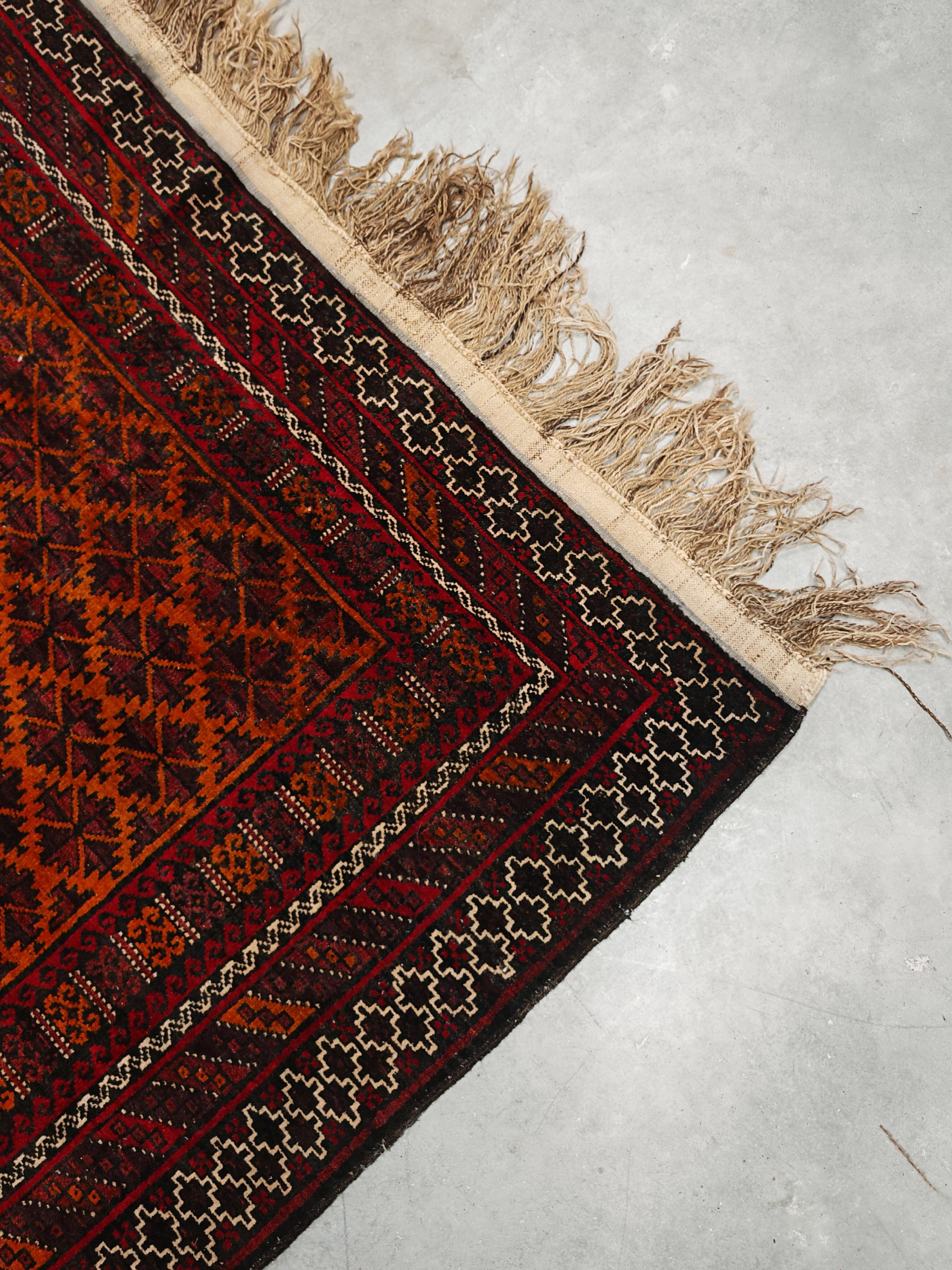 Tribal Tapis vintage noué à la main Baluchs, motif géométrique, teintures naturelles, Afghanistan en vente