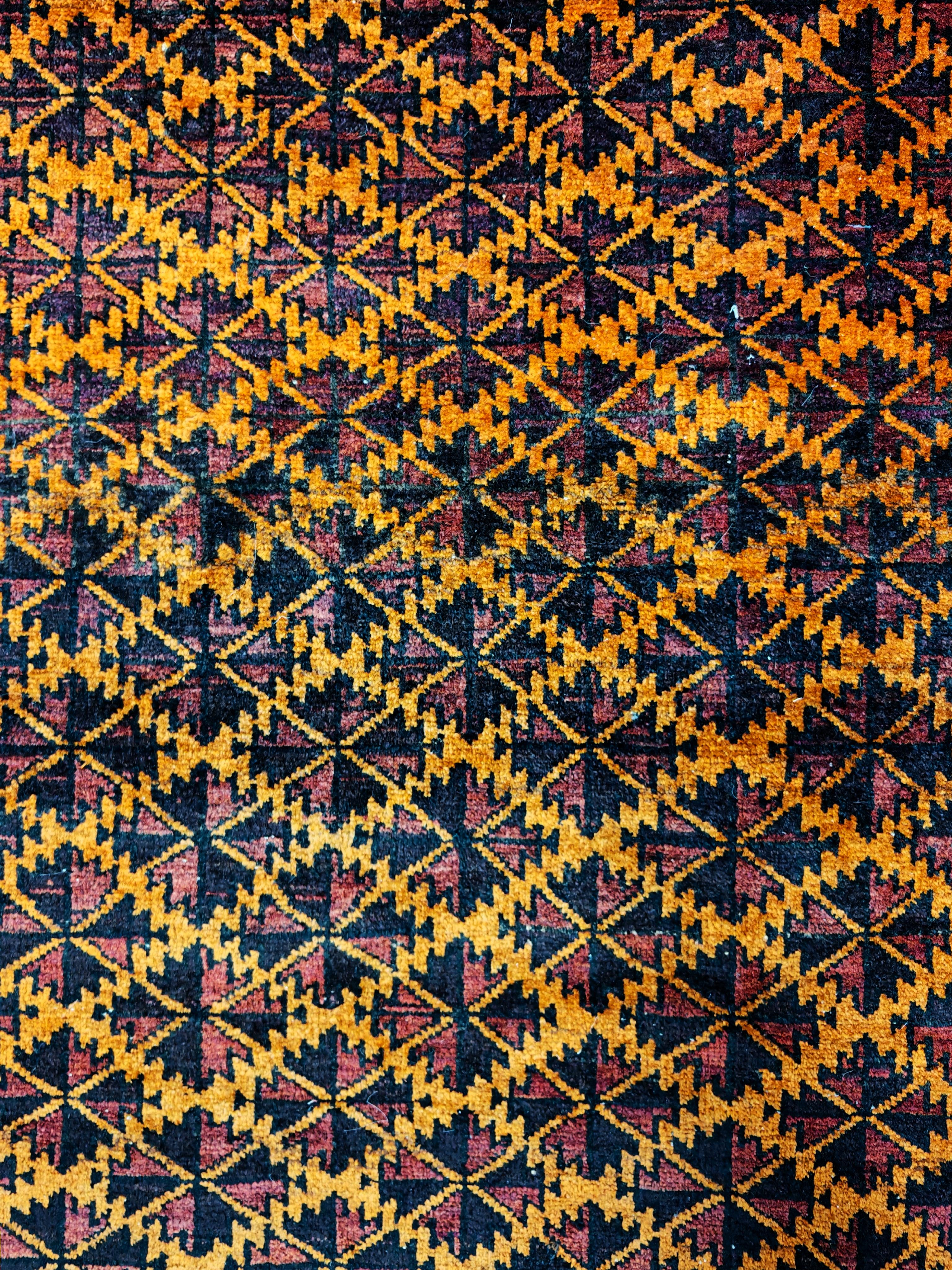 Milieu du XXe siècle Tapis vintage noué à la main Baluchs, motif géométrique, teintures naturelles, Afghanistan en vente