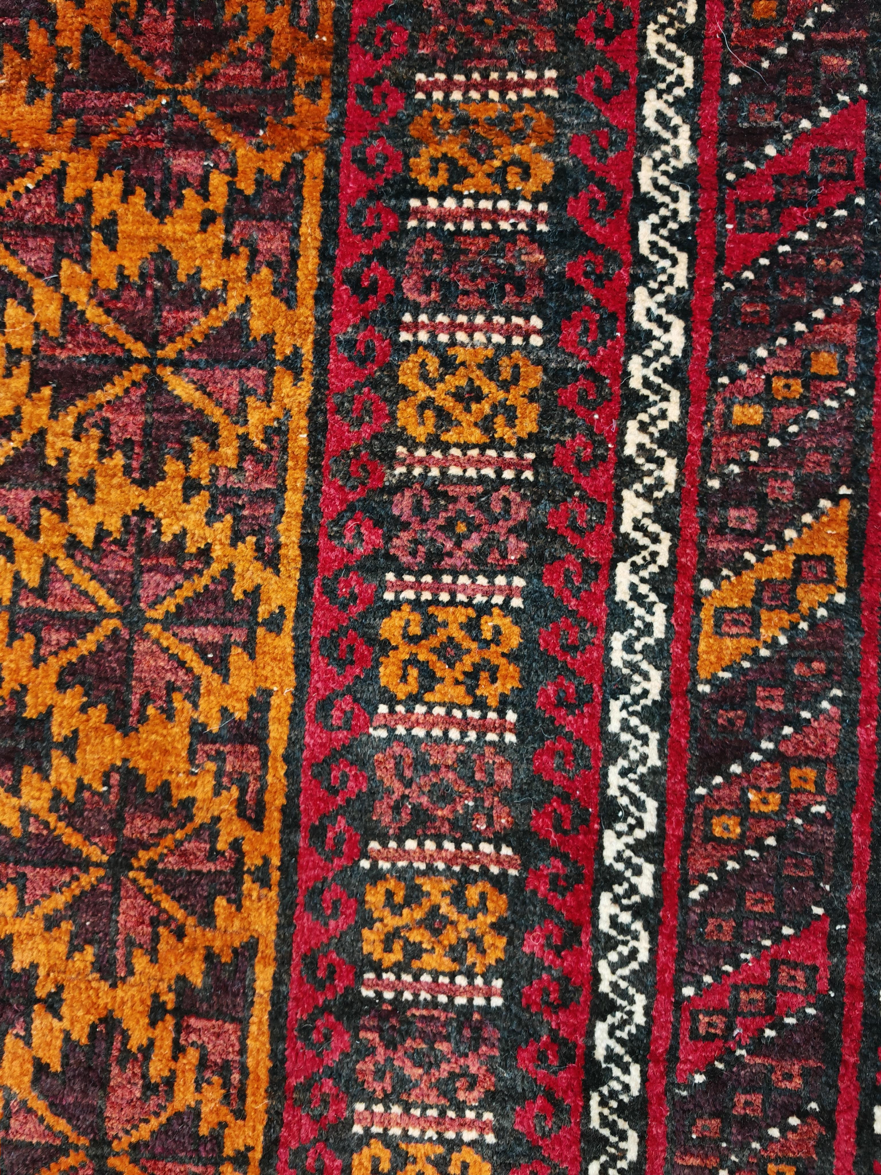 Laine Tapis vintage noué à la main Baluchs, motif géométrique, teintures naturelles, Afghanistan en vente