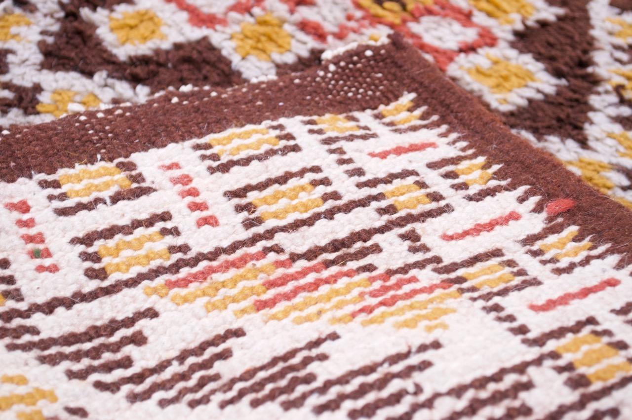 Vieux tapis tribal berbère en laine noué à la main en vente 8
