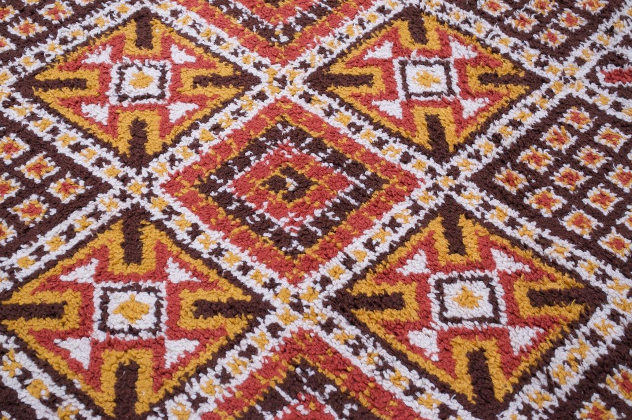 Vintage Hand Knotted Berber Wool Tribal Rug In Good Condition For Sale In Brooklyn, NY