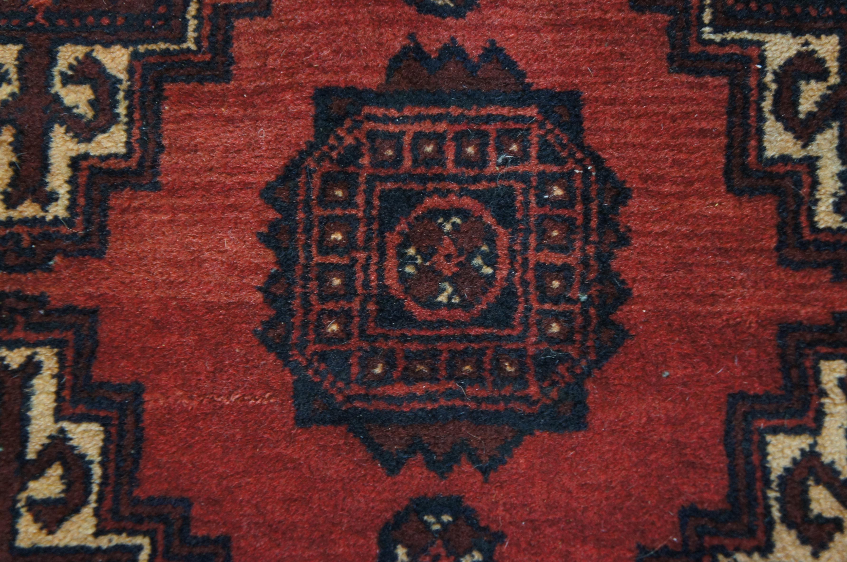Tapis vintage en laine rouge géométrique noué à la main, 4'4