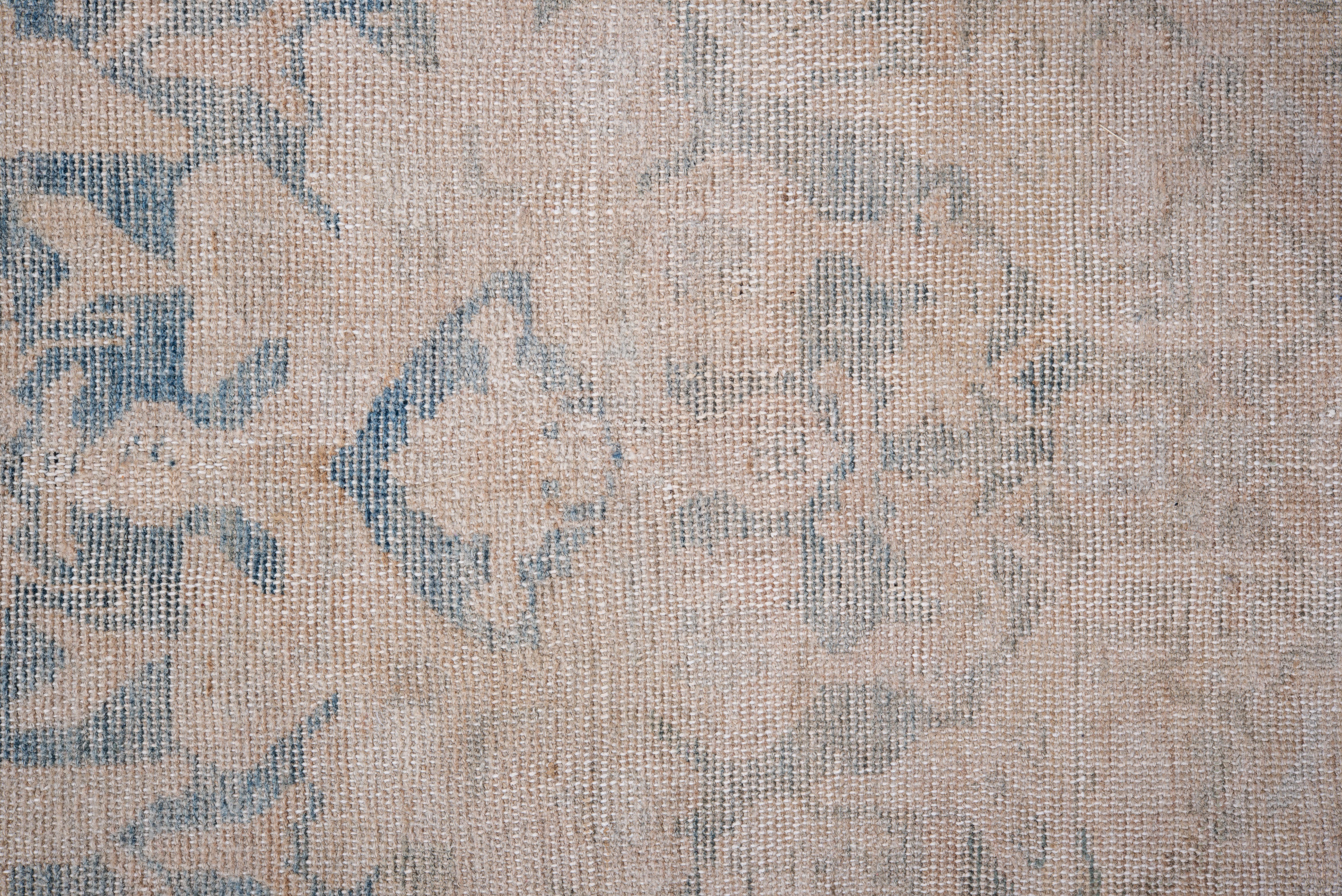 Lana Vintage Rugs Hamadan annodato a mano con un disegno a medaglione sbiadito in blu polvere e avorio in vendita