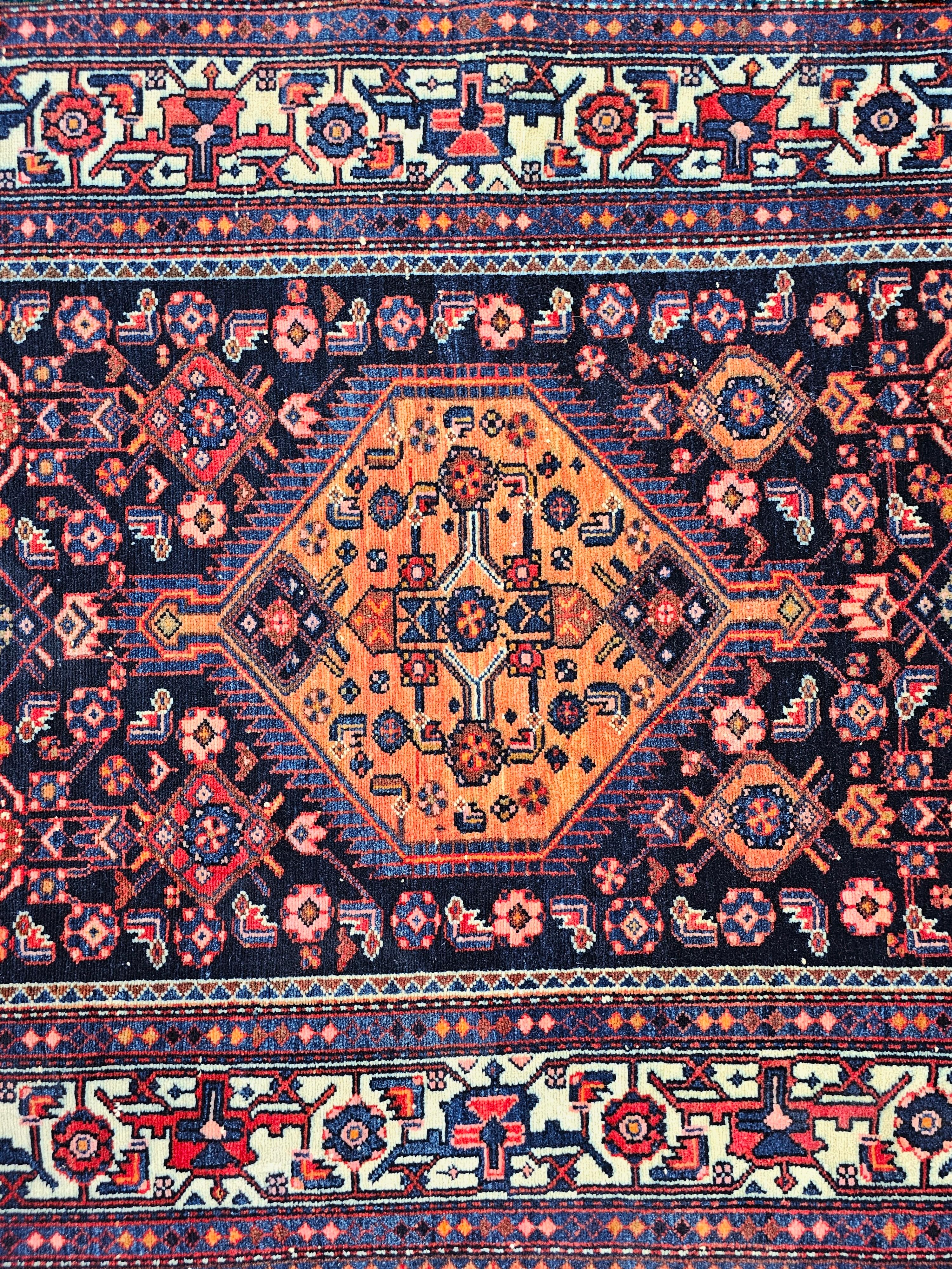 Vintage Rugs Hamadan annodato a mano in viola e arancione, 100% lana, Iran anni '50 In condizioni buone in vendita a Beograd, RS