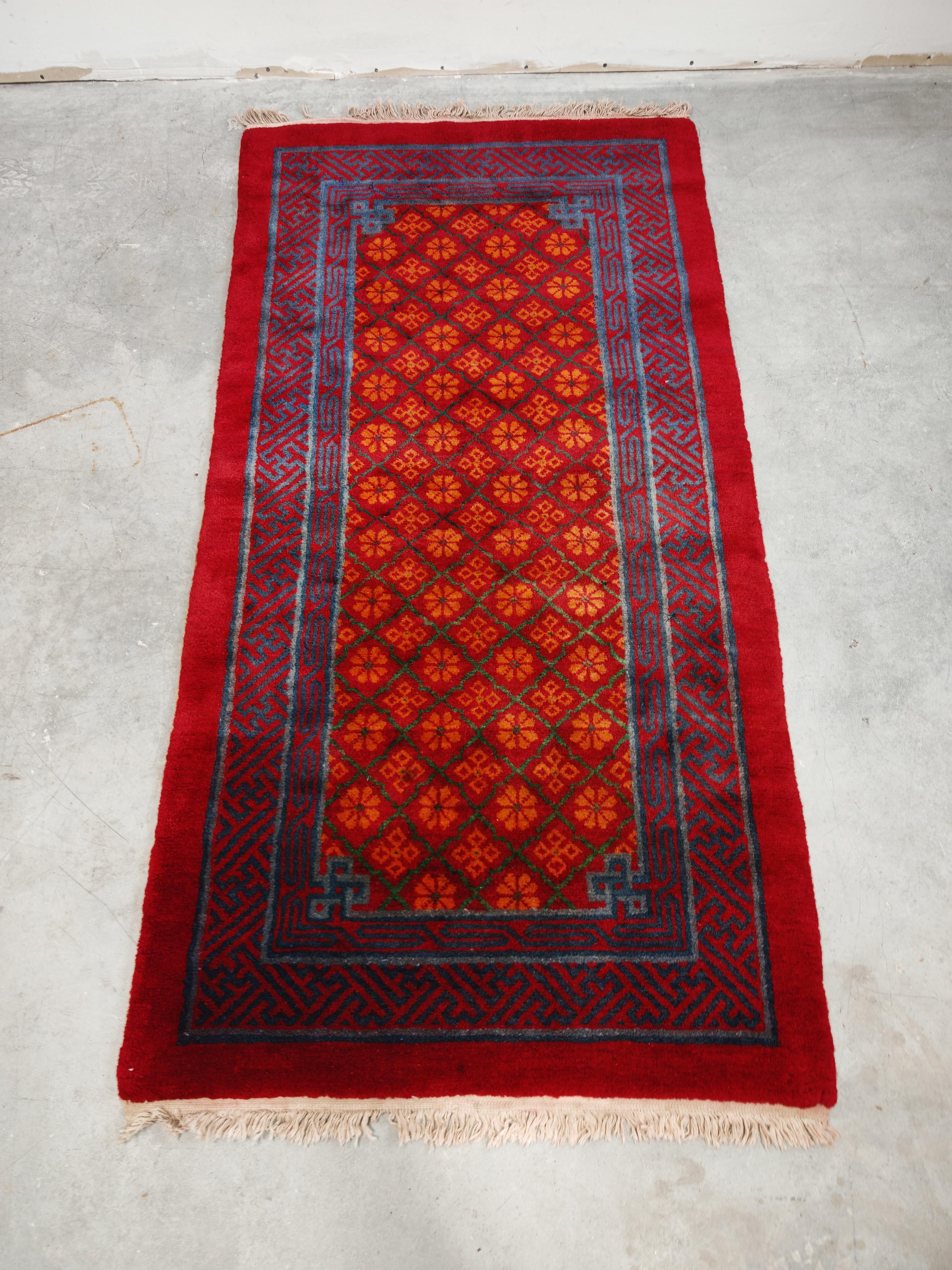 Handgeknüpfter Khotan-Teppich mit Blumenmuster, Ostturkestan 1960er Jahre im Angebot 3